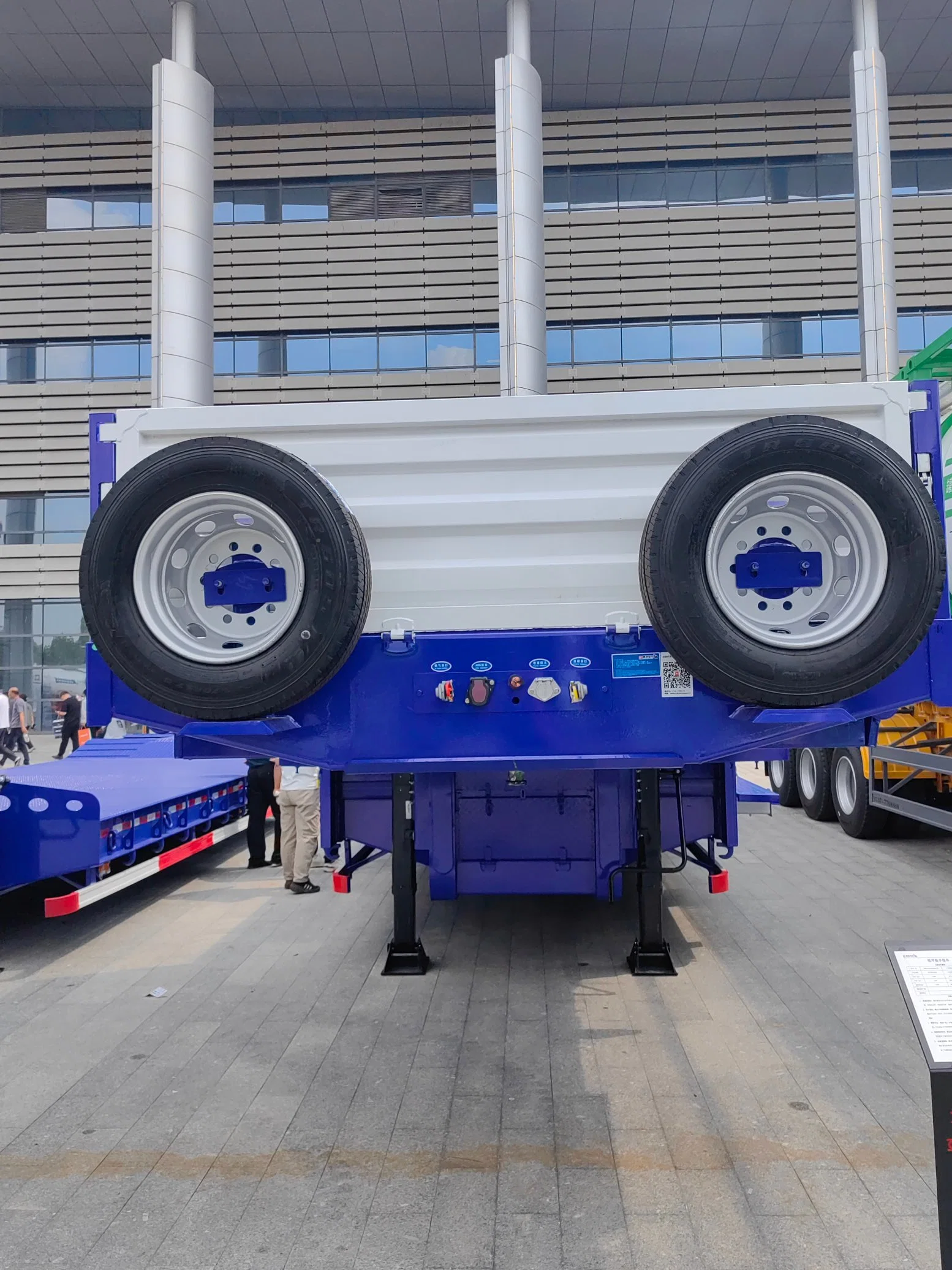 Provide Russian Ottc Certification Heavy Duty Loader Low Boy Lowbed Deck Flatbed Wood Floor Foldable Gooseneck Detachable Hydraulic Ramps Semi Truck Trailers