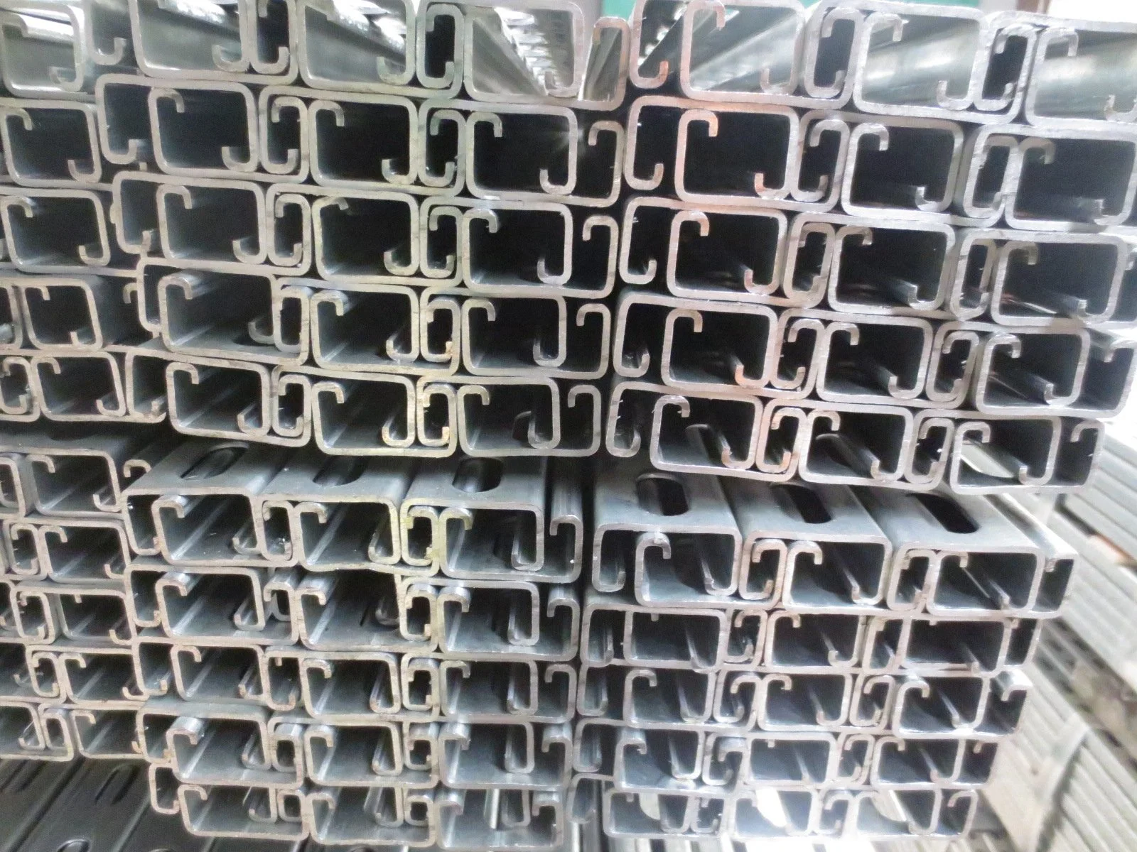 41X41mm Steel Galvanized or Pre-Galvanized Slotted and Plain Strut Channel