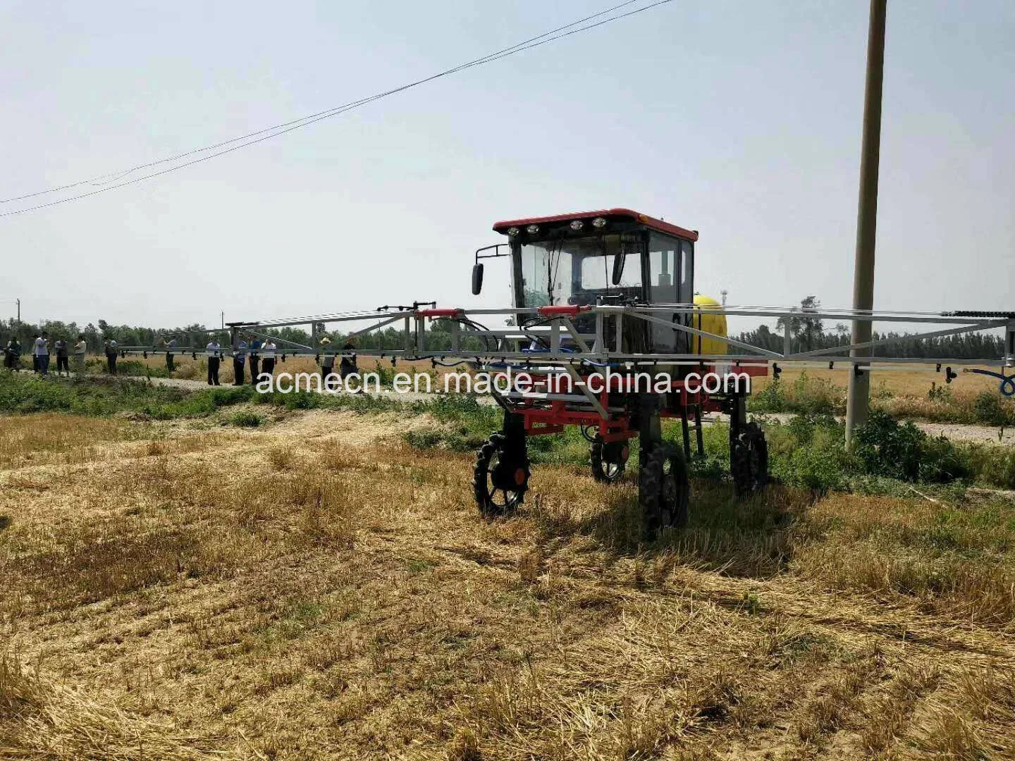 La auto-propulsada máquina pulverizadora gran tractor agrícola pulverizadora para maíz.