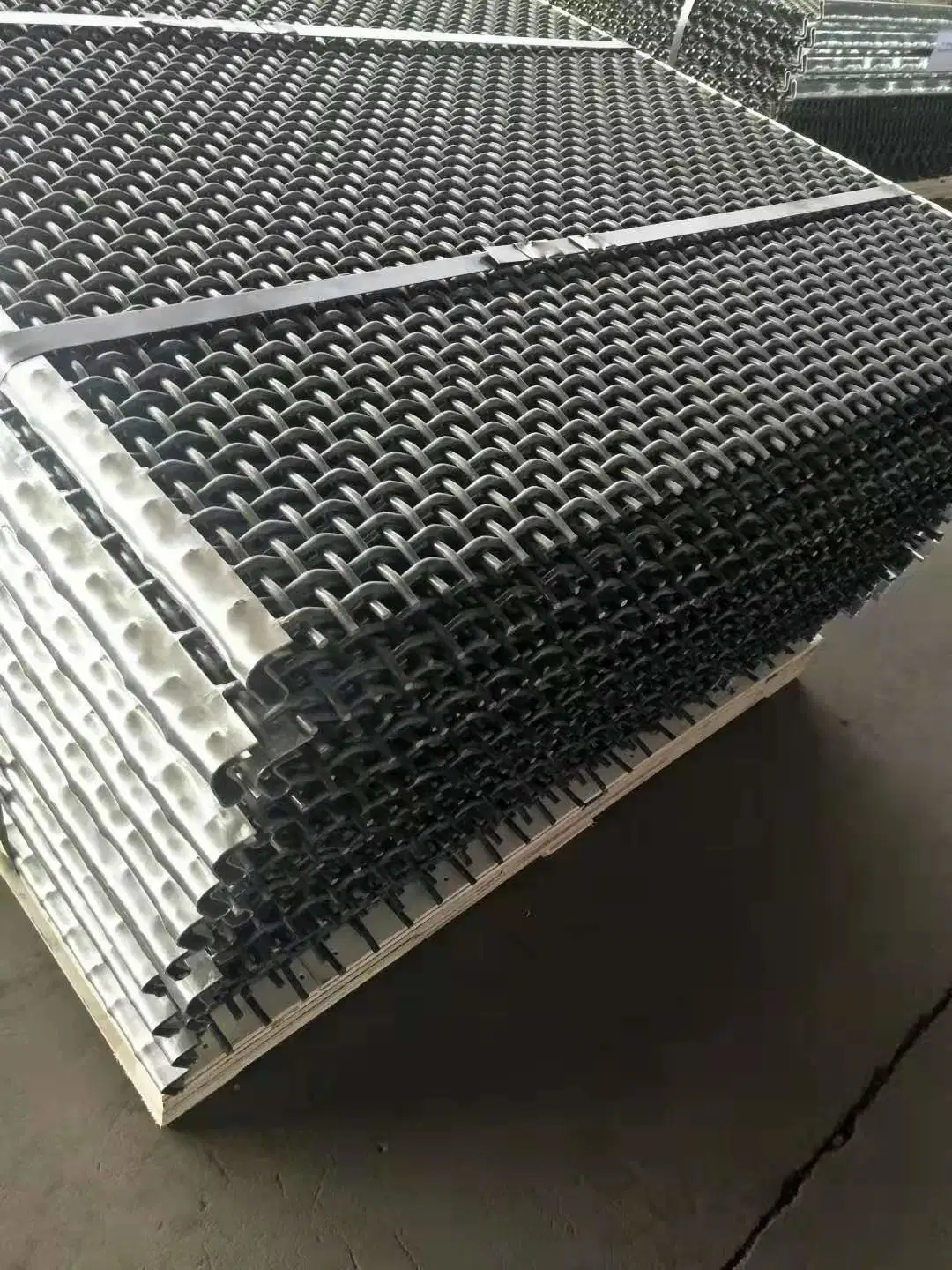 Crimped Wire Mesh/Woven Metal Screen Mesh/Vibrating Screen Mesh Used in Stone Crushers