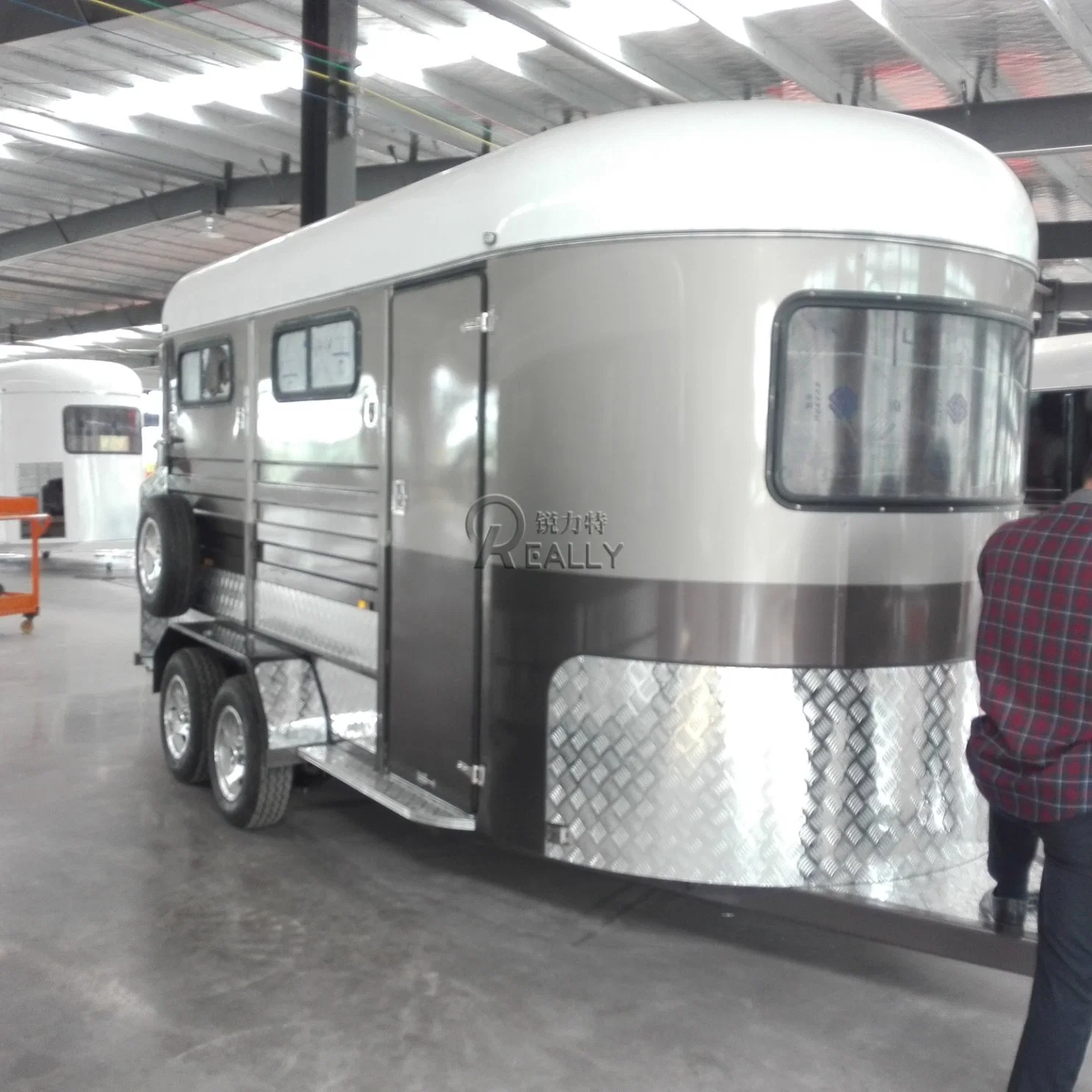 Horse Trailer High Capacity Travel Trailer Horse Angle Load Straight Sales Can Be Customized Deluxe