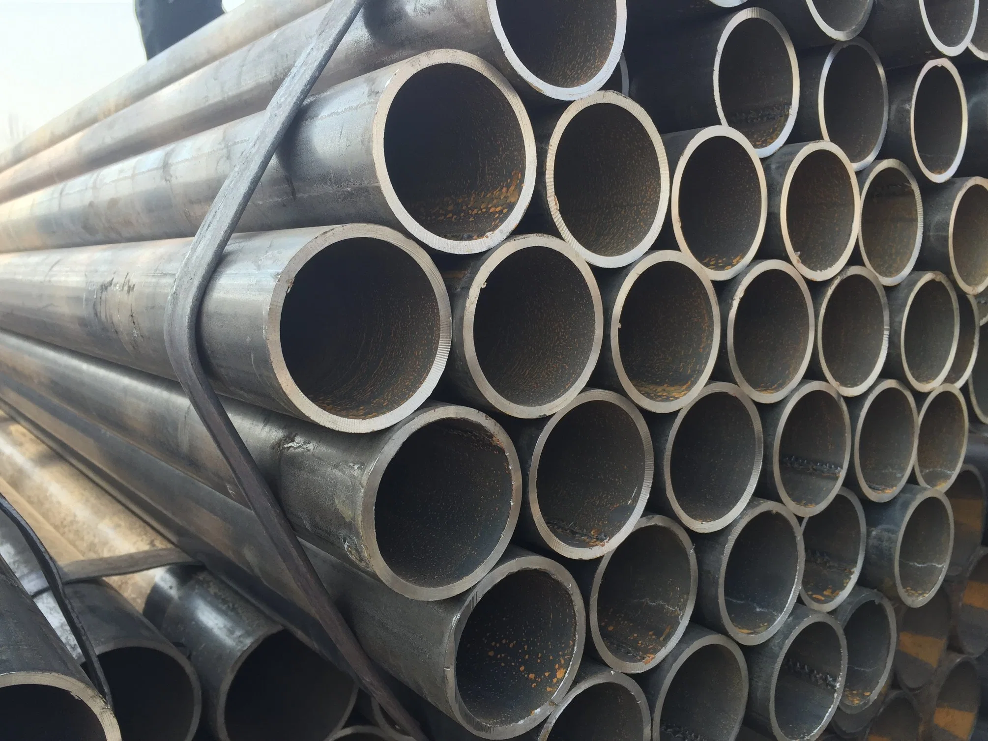 Seamless Pipes Various Materials, Seamless Steel Pipes, Large and Small Caliber Steel