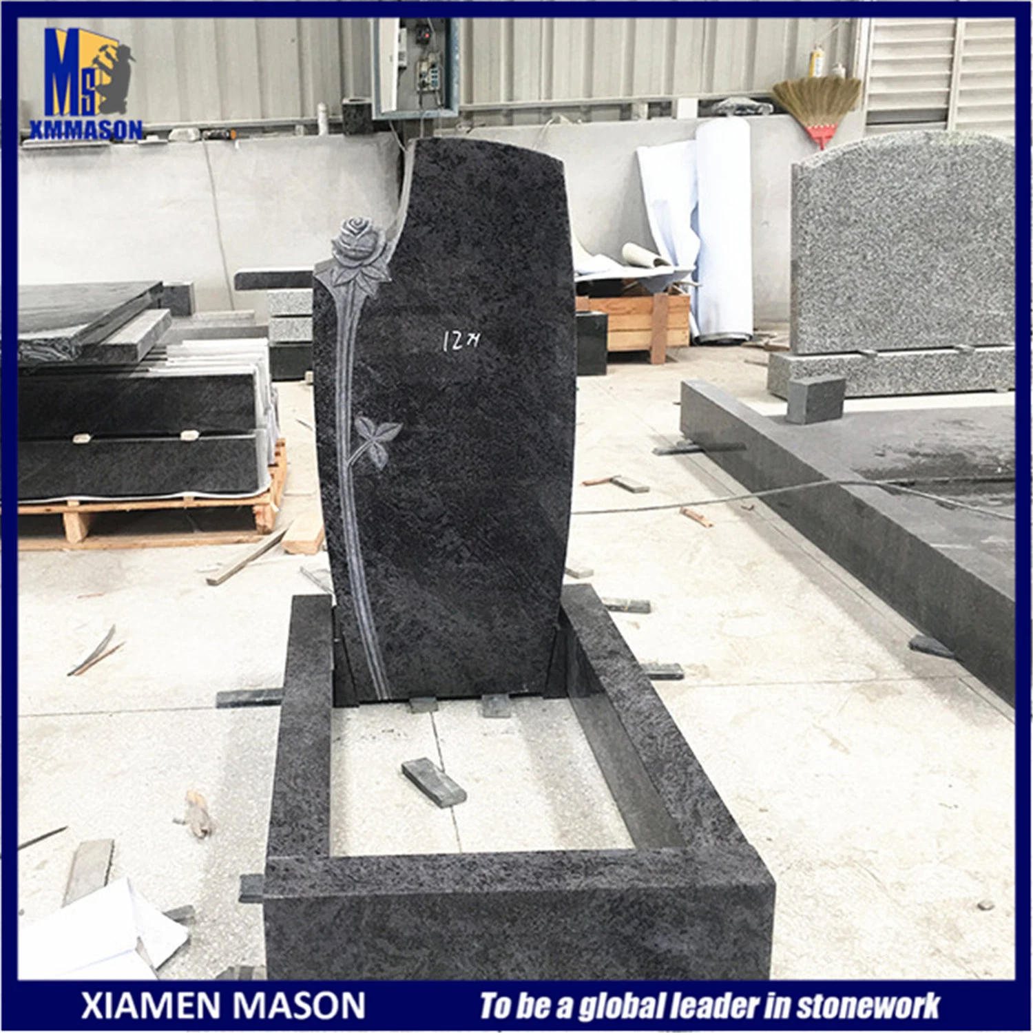 China Supplier Bahama Blue Granite Kerbsets Tombstone with Simple Design