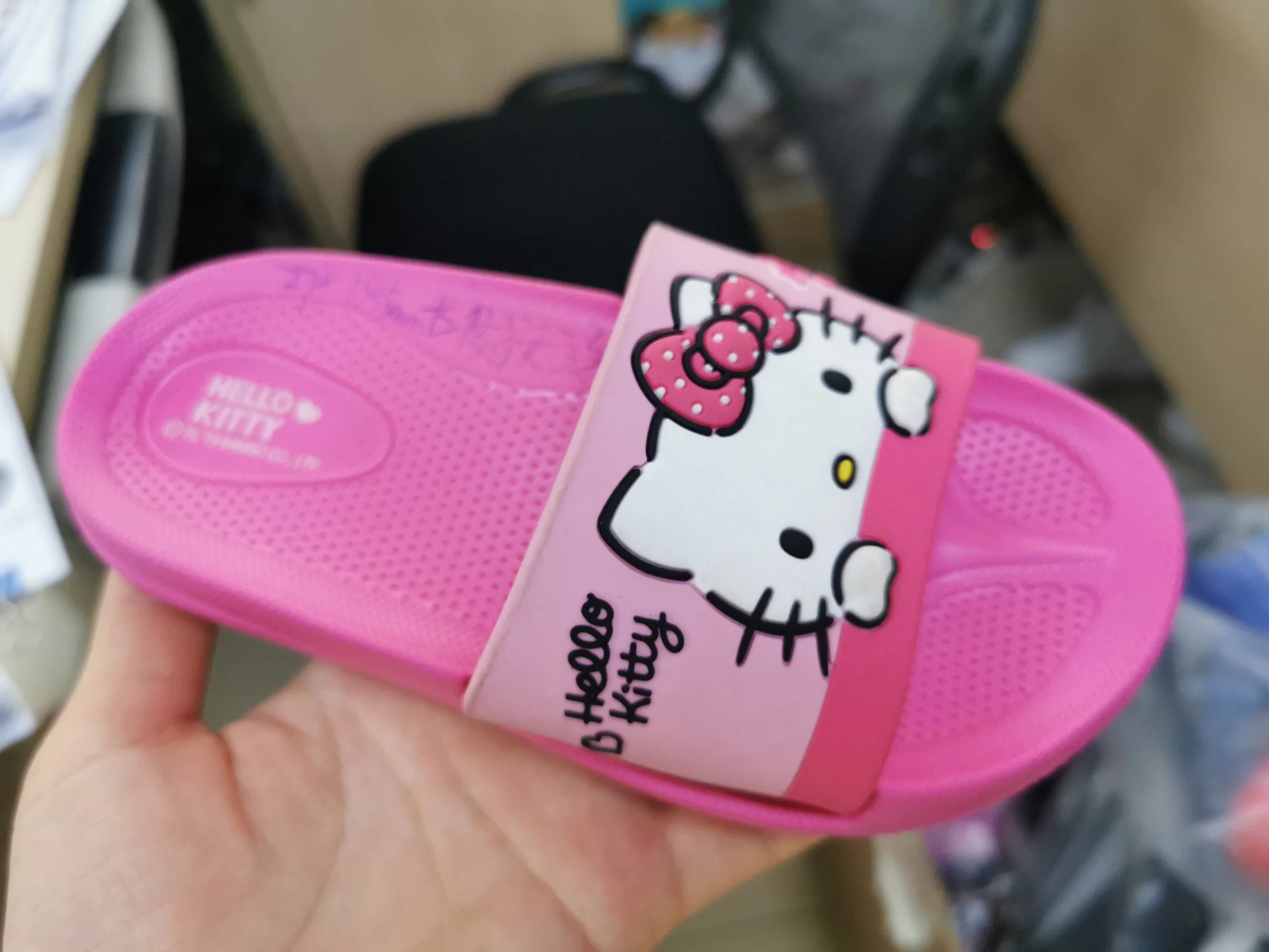 OEM PU Upper Slide Slipper for Kids Boys and Girls