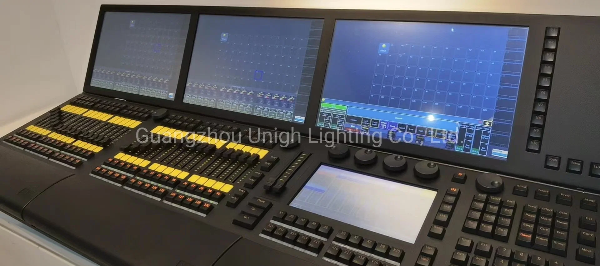Lighting Console with Stable Quality and Industrial Touch Screen