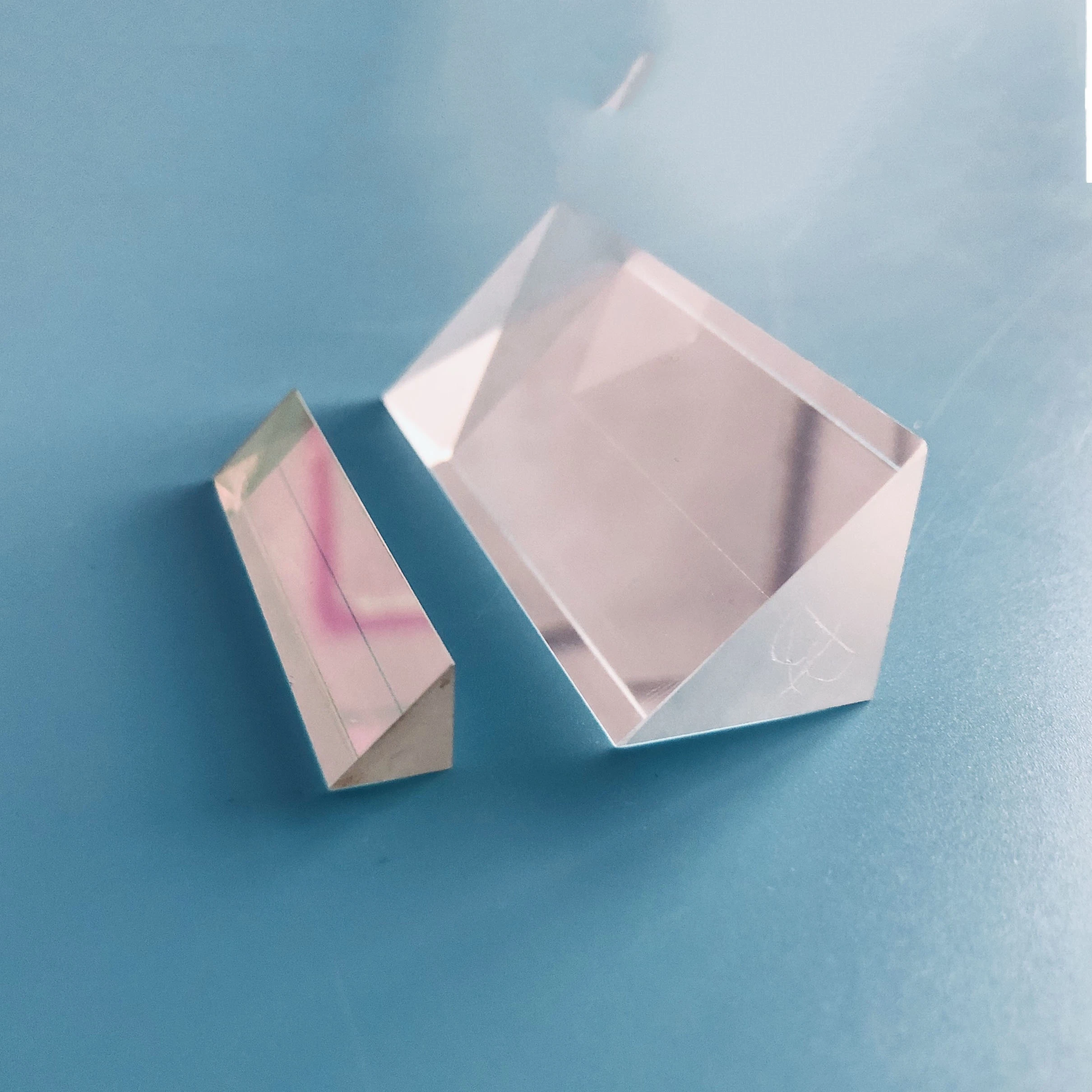 Customized Uncoated Optical Nbk7 UV Fused Silica Right Angle Prism