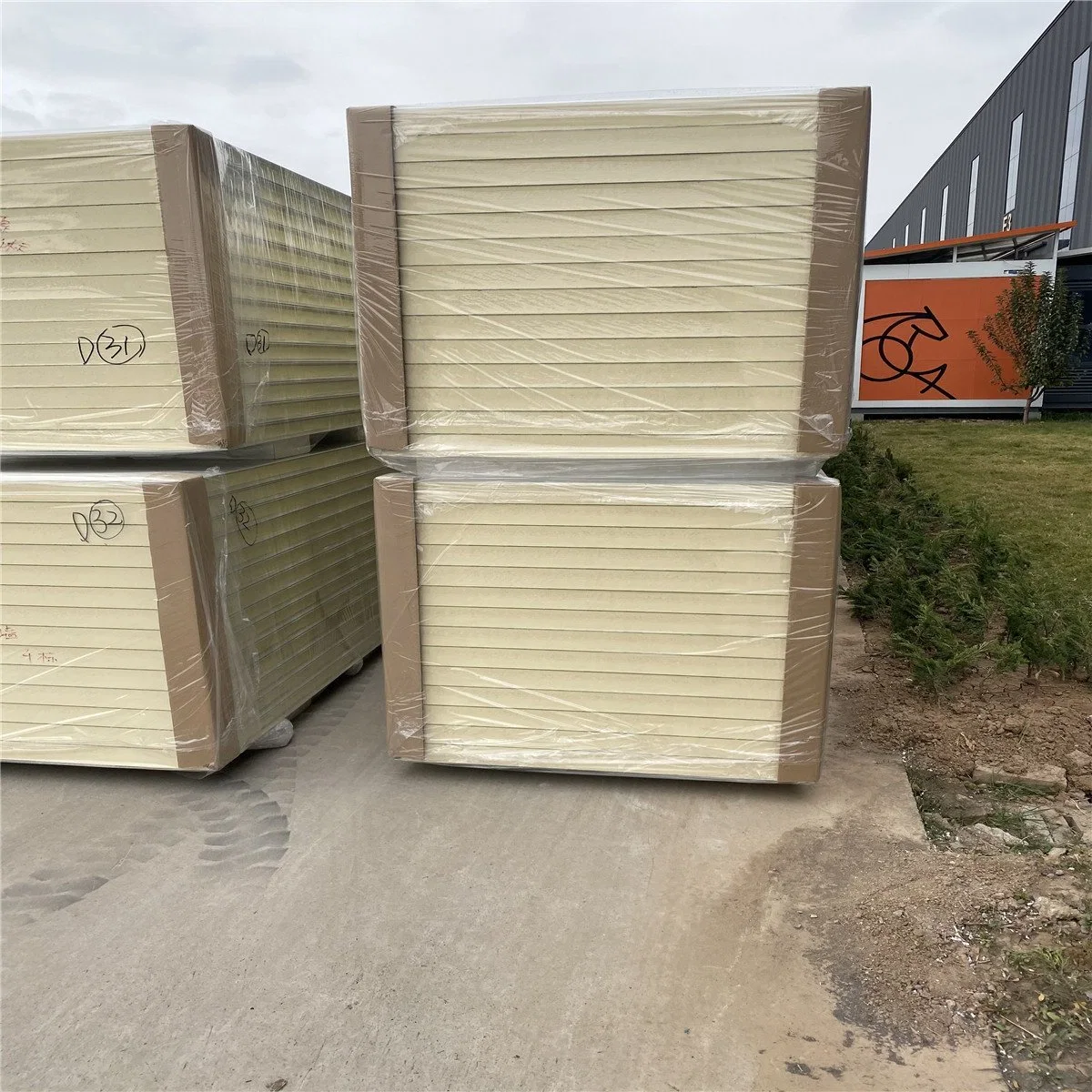 Thermal Insulation 50~200mm Thickness Polyurethane / PU Sandwich Panel Roofing and Wall