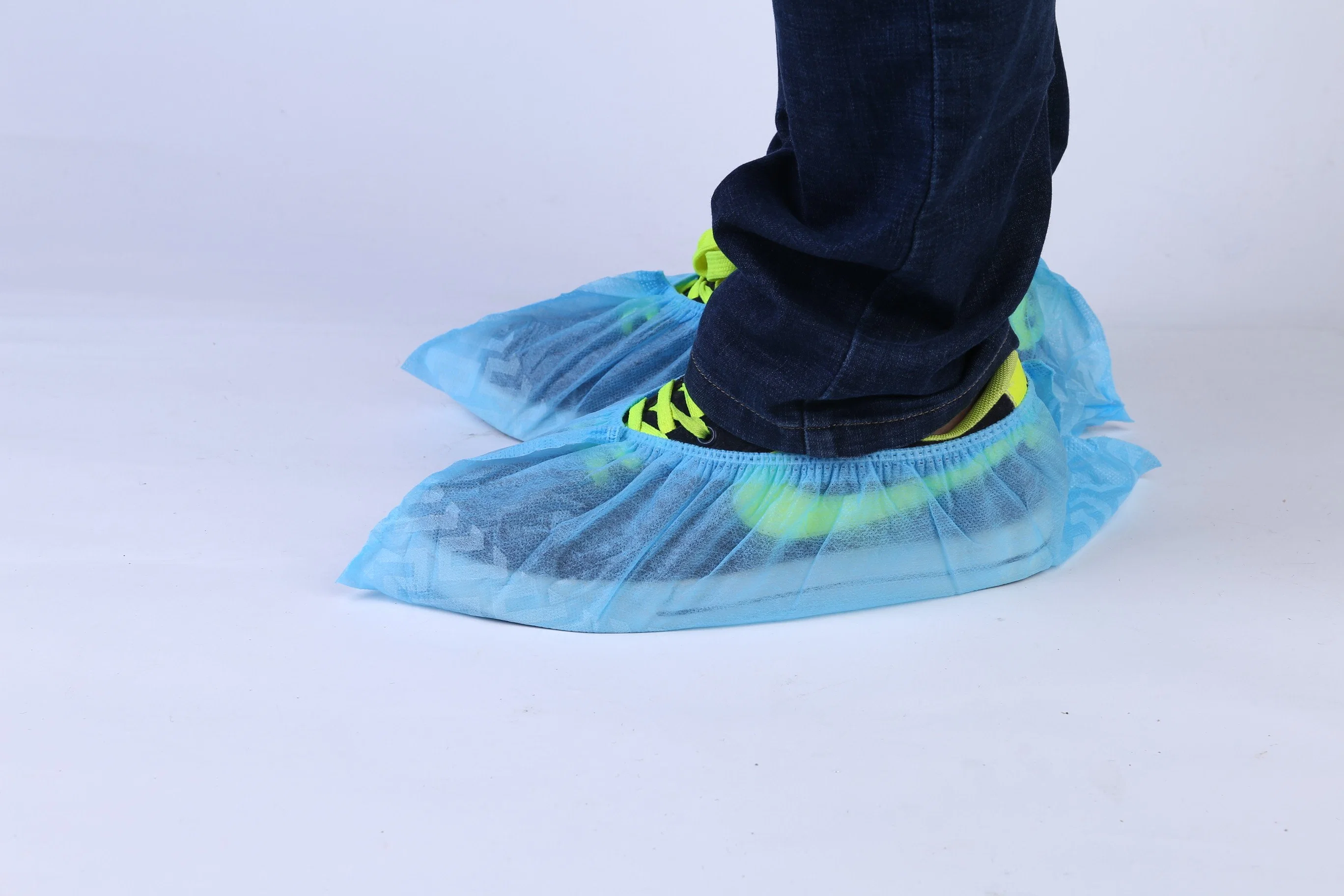 L'Aise adulte PE+PP non tissé usine écologique jetable imperméable en PP non tissé anti-patinage pied surchaussure anti-poussière