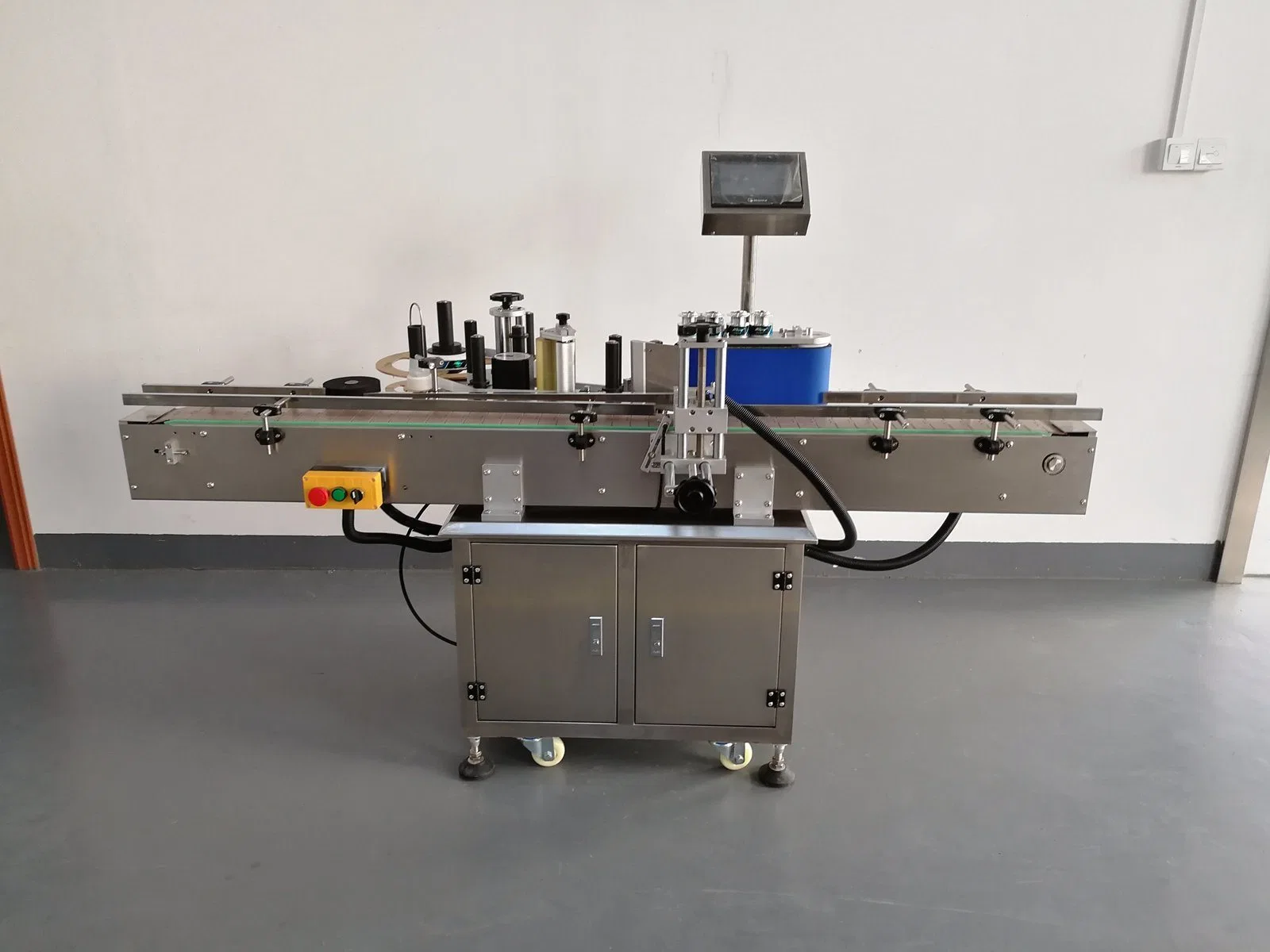 Labeling Machine for Salt Bottles and Plastic Bottles Labeling Machine for Automatic