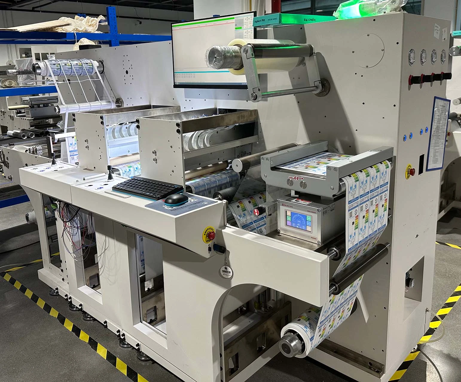 Máquina de corte de moldes digital totalmente automática de elevada precisão com papel de folha Cortador