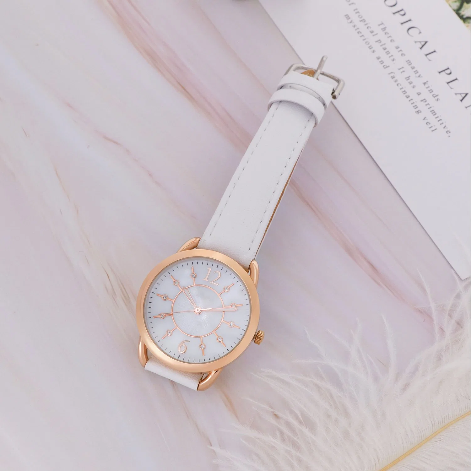 Conception personnalisée mouvement japonais Fashion montre-bracelet Bracelet en cuir en alliage de simples cas Quartz montres en acier inoxydable pour la femme