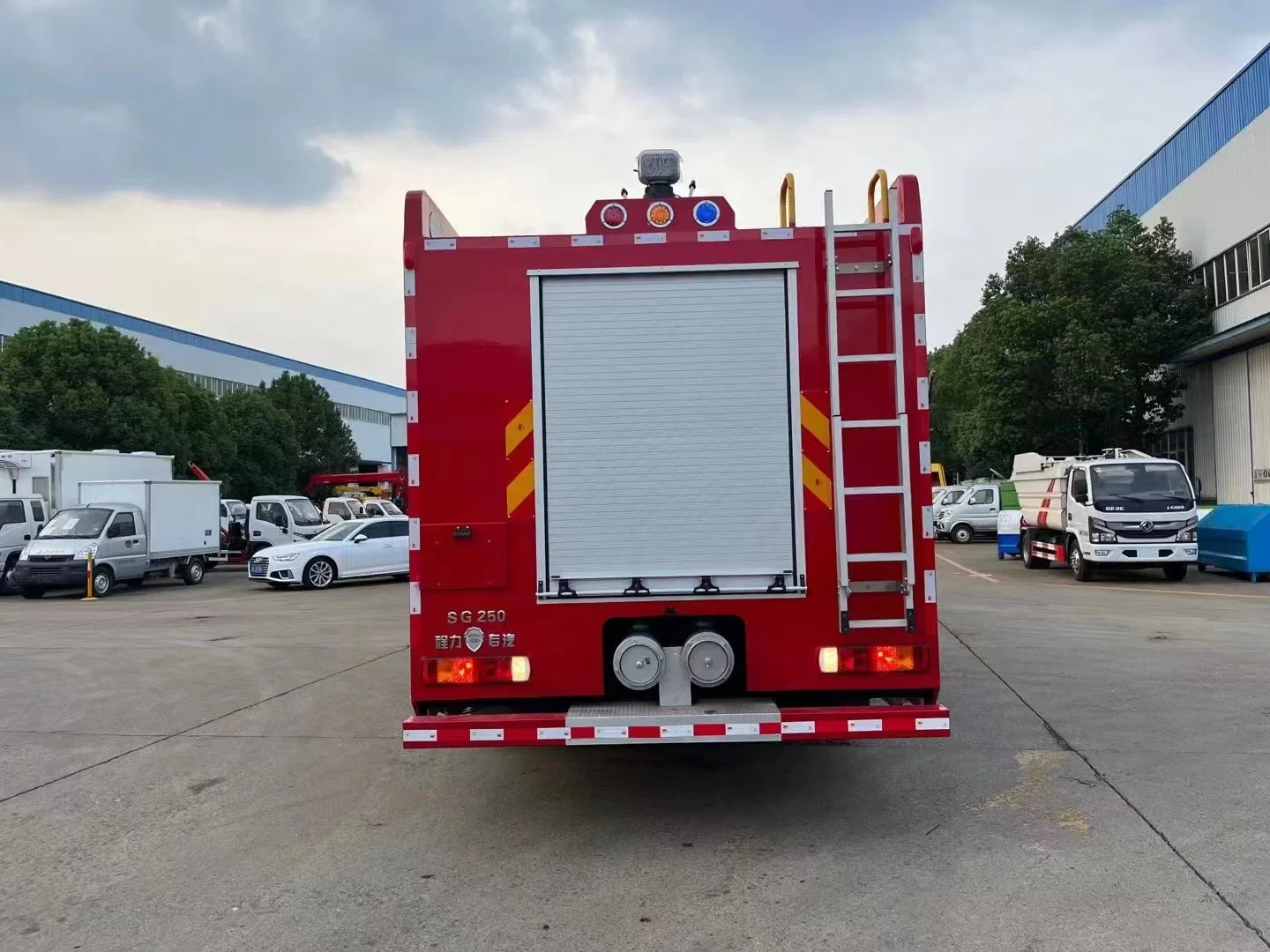 HOWO 8X4 25000 Gallons 25000 Litres 25000L Fire Truck Fire Fighting Vehicle