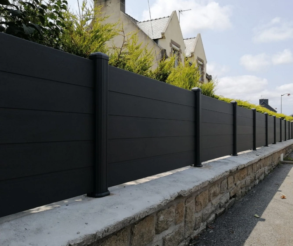 Le design moderne du treillis de clôture permet de passer la lumière et l'air Par le biais de Free Standing House Privacy Fence Panels