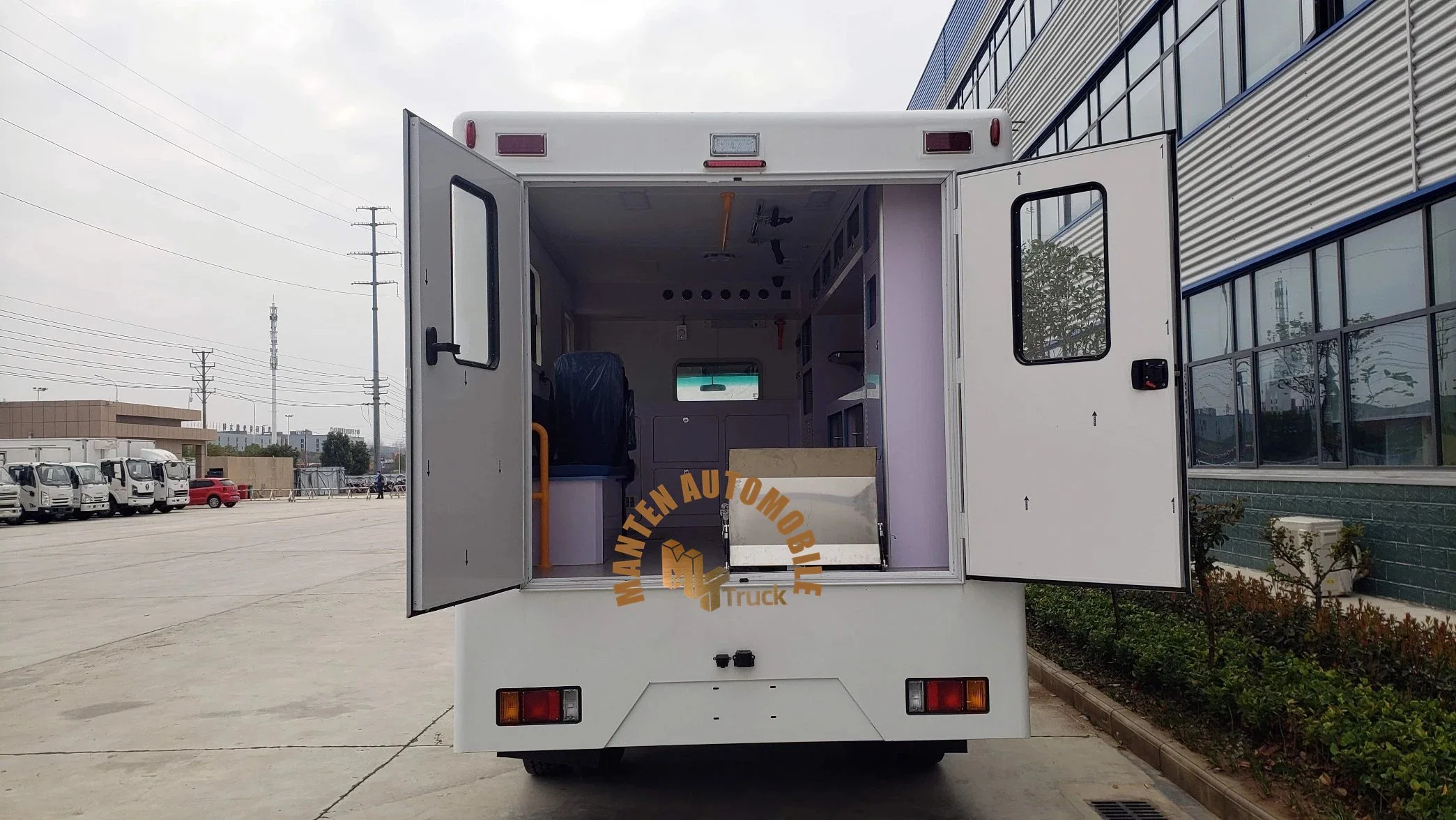 Manual Diesel Negative Pressure Rescue Vehicle Ambulance Medical Truck with Cheap Price