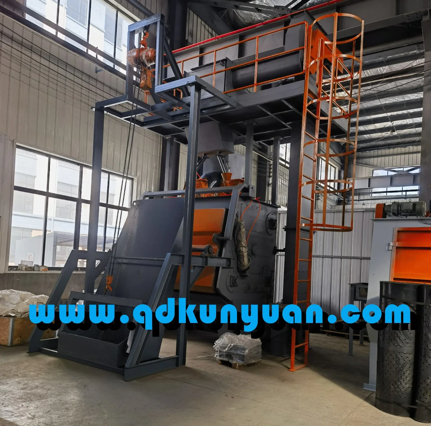 Automatic Load and Unload Rubber Tumble Belt Shot Blasting Machine for Casting Parts and Metal Surfaces Cleaning Abrator