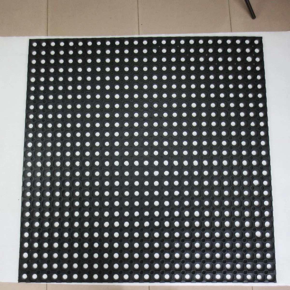 Wholesale/Supplier Safety Anti Slip Heavy-Duty Rubber Grass Ring Floor Matting