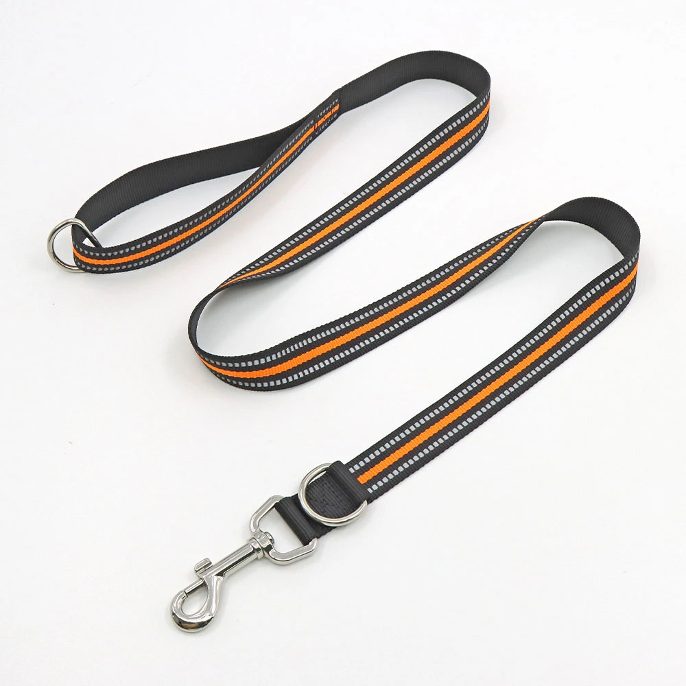 Suministros para mascotas duradero cómodo logotipo personalizado exterior caminar Nylon reflectante Cincha para perros lloviendo