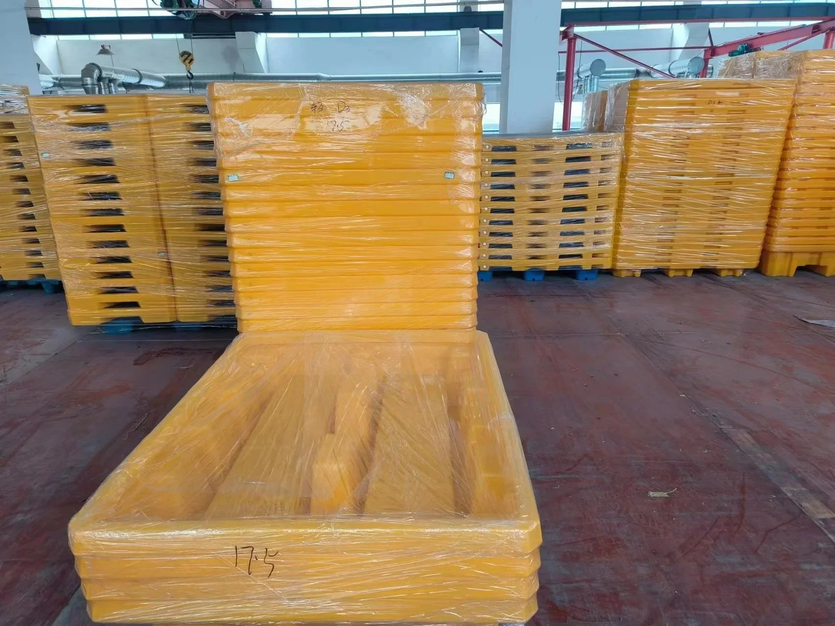 Safe Environment Spill Containment Tray 4 Drum Enclosure Spill Containment Pallet with Drain Supplier