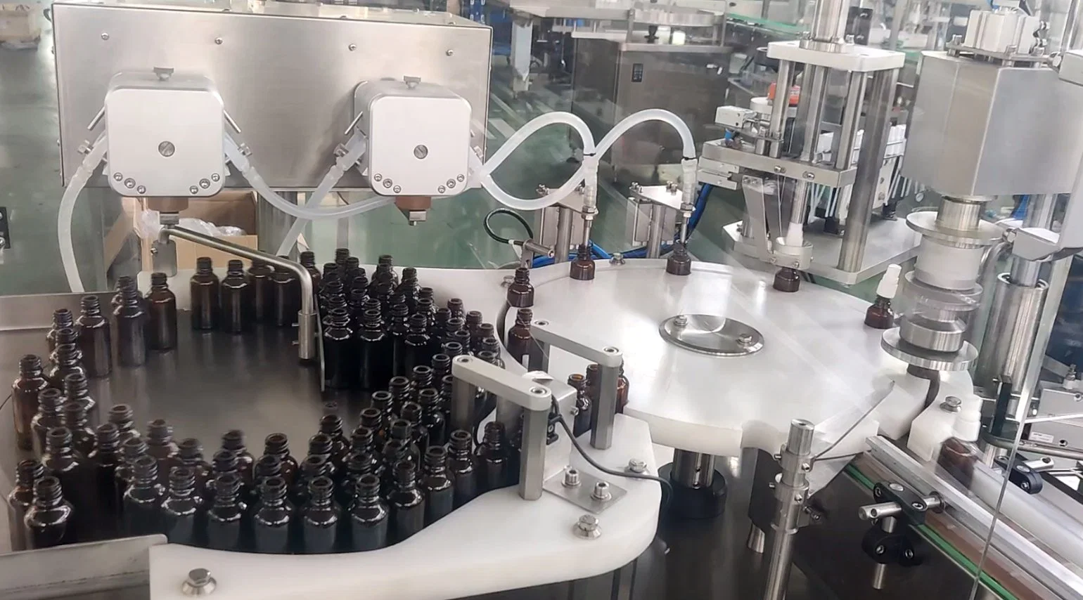 Aceite comestible vaso de alta precisión plástico botella pequeña bomba peristáltica Fabricante de la máquina de etiquetado de engarzar de la llenadora