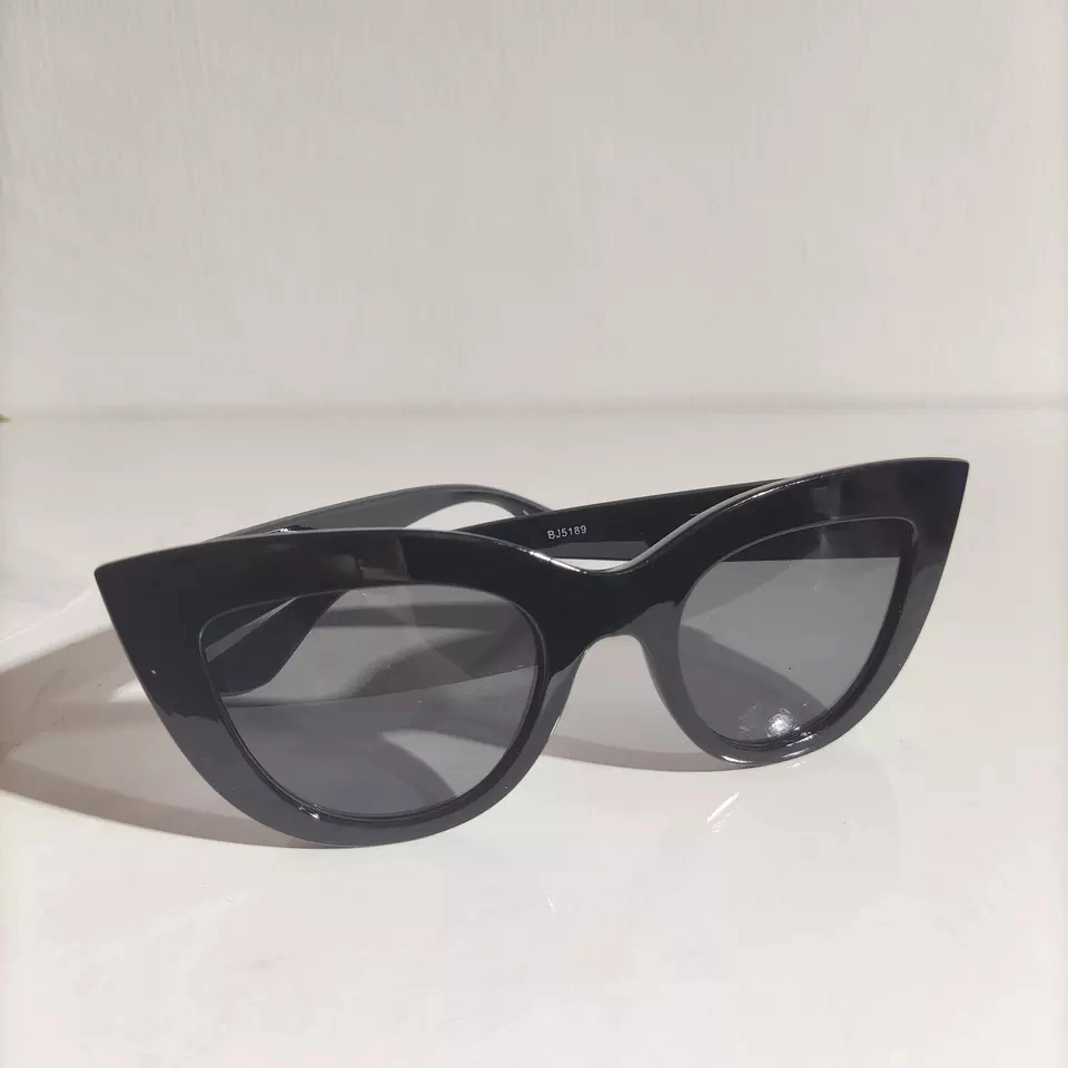 Женщин Vintage шикарный Designer черных очков солнцезащитные очки УФ женщин400 очки оттенков Cat Eye моды солнечные очки