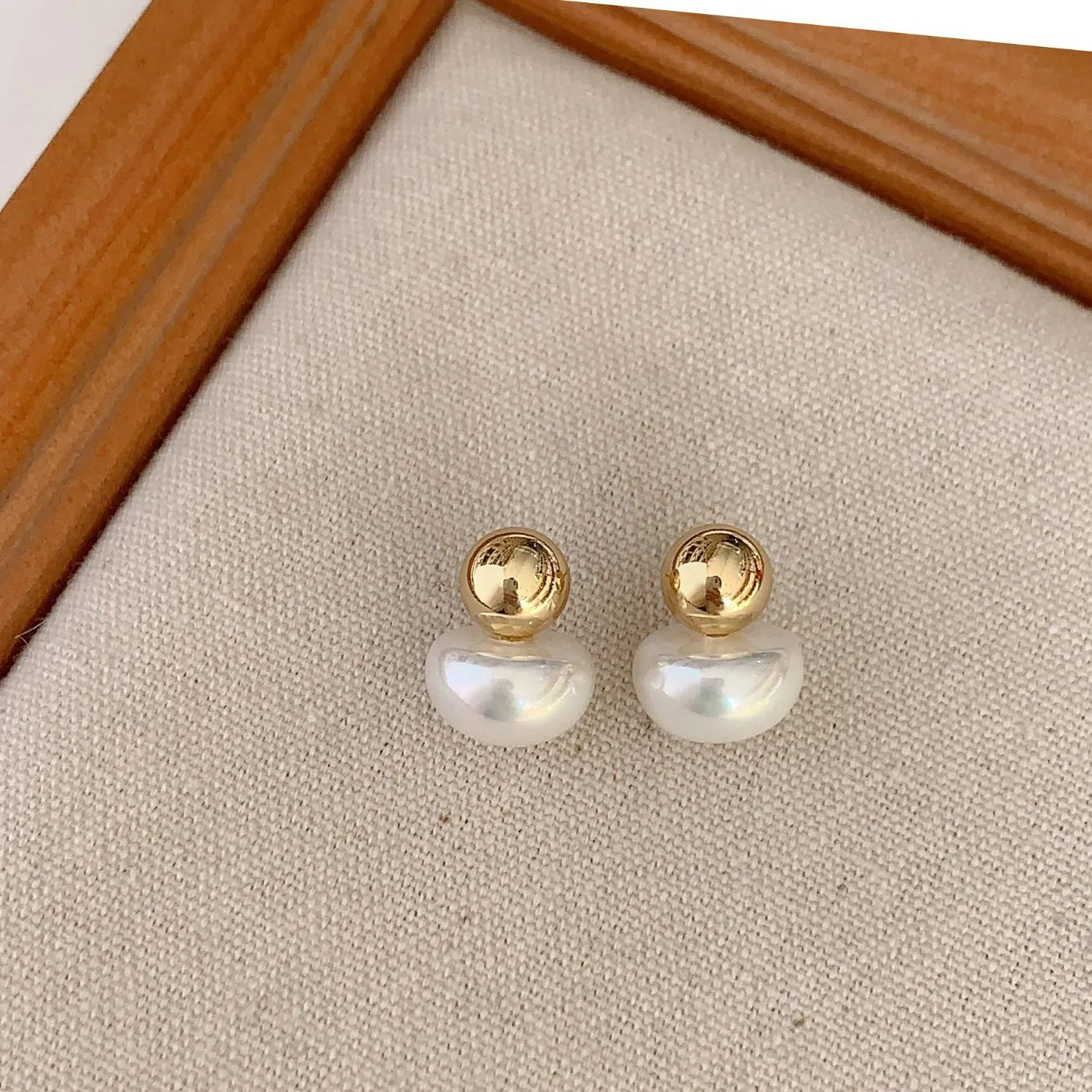 2023 New Arrival Touch of Luxury Elegance French-Inspired Pearl Earrings