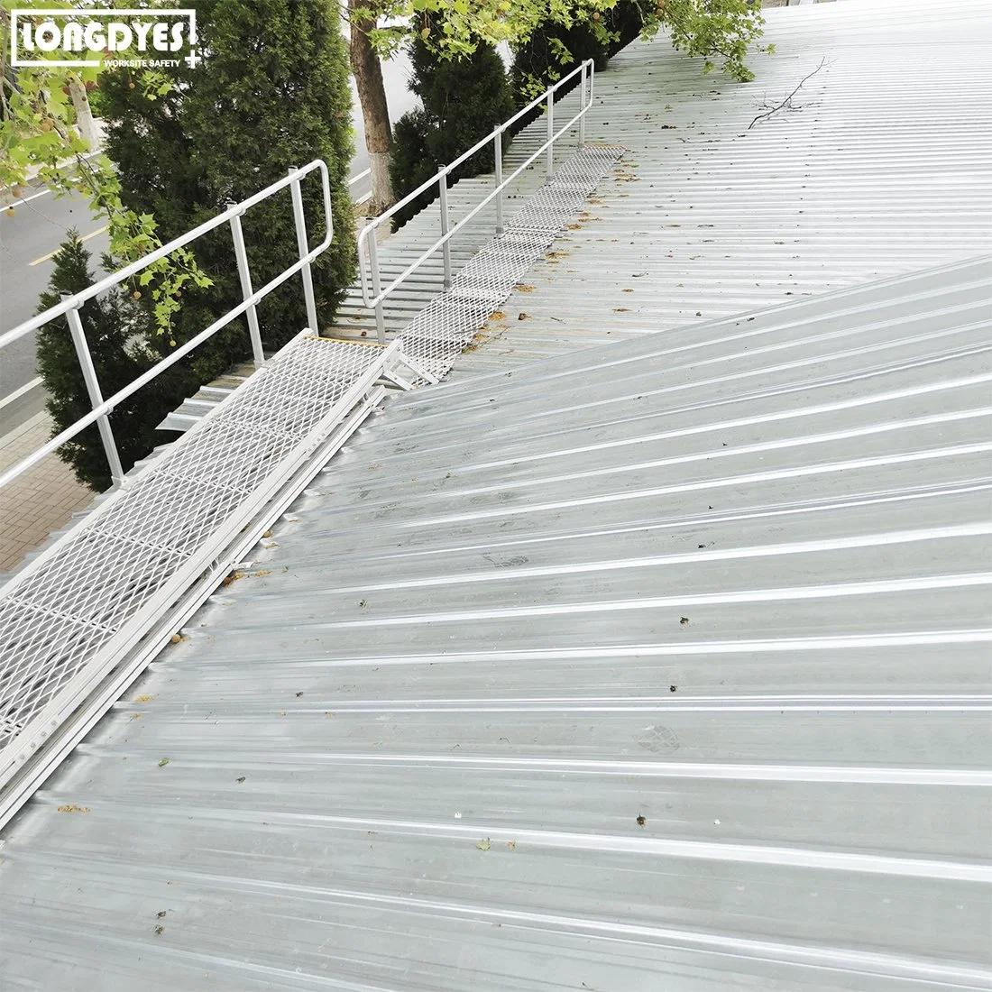 Horizontal Lifeline System Anti Slip Aluminum Roof Walkways with Safety Railing