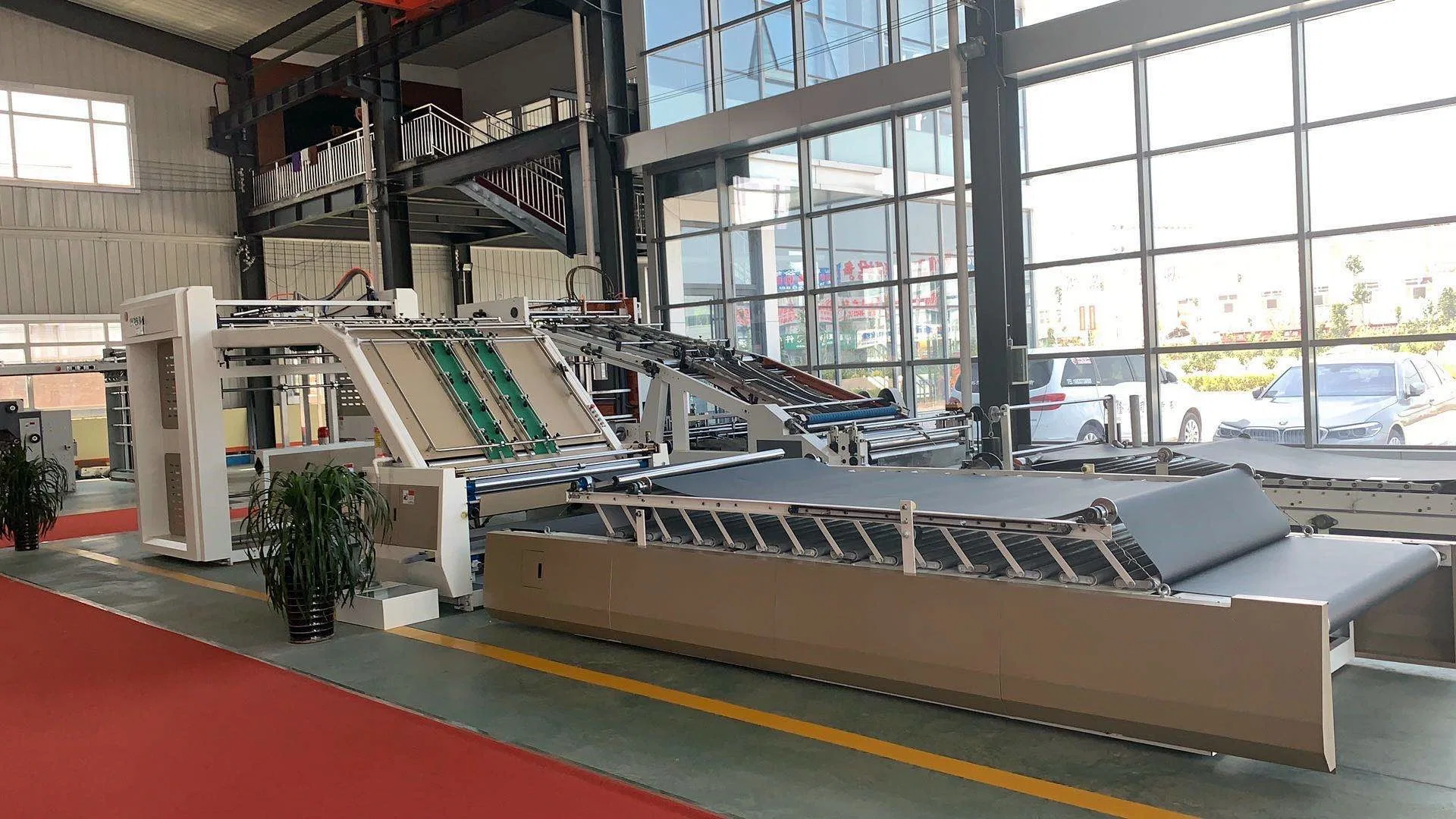 China Auto Flute Paper Laminating Machine