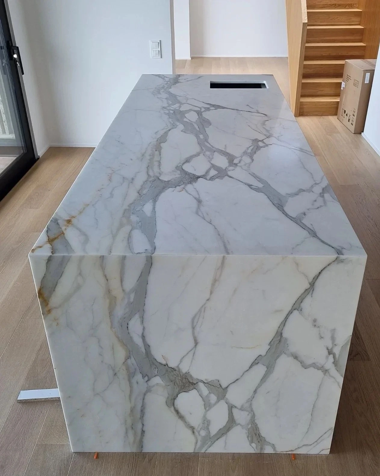 Luxury Real Italy Calacatta White Marble Waterfall Kitchen Island Countertop