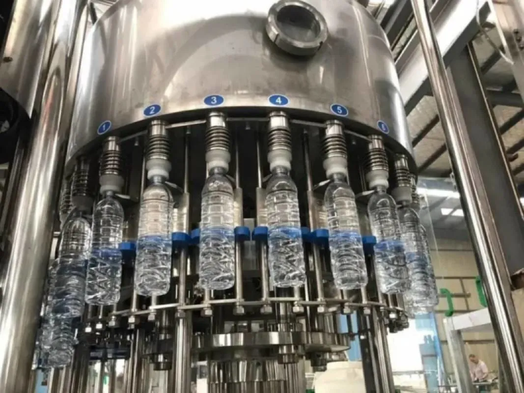 Entièrement automatique Prix usine fruit liquide thé glacé 16 tête Unité trois en un