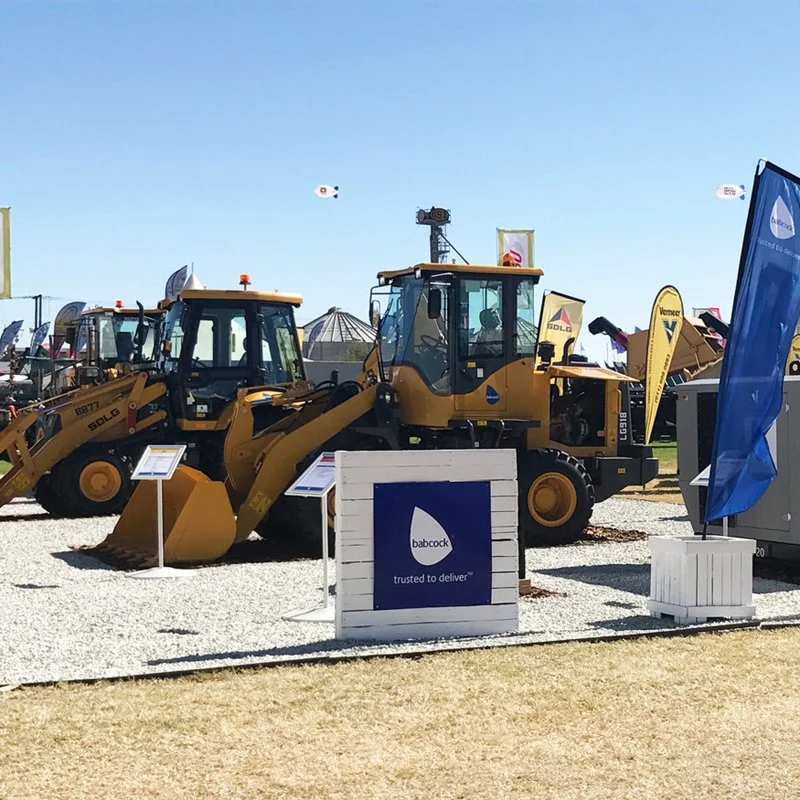 B877 Backhoe Loader Manufactured in China B877f 1800kg Loading Capacity, Carraro Gearbox and Axle