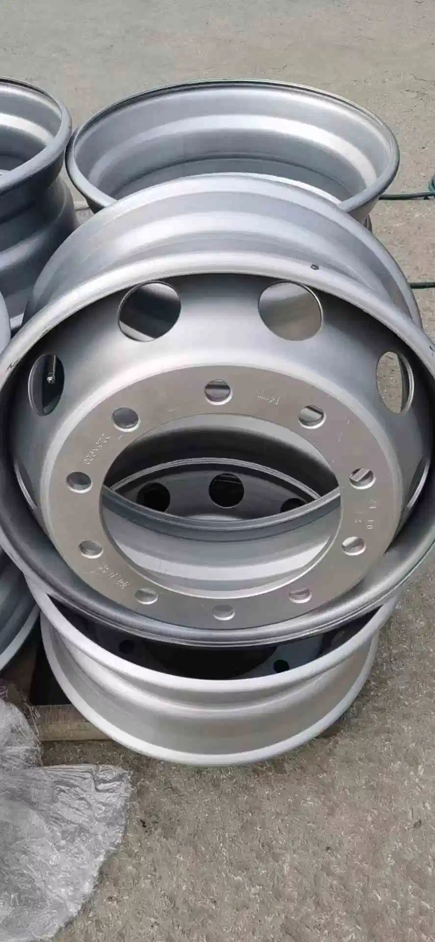 8.25*22.5 9.00X22.5 11.75X22.5 Steel Wheel Rims for 11r22.5 12r22.5 295/80r22.5 315/80r22.5 385/65r22.5 Tyres