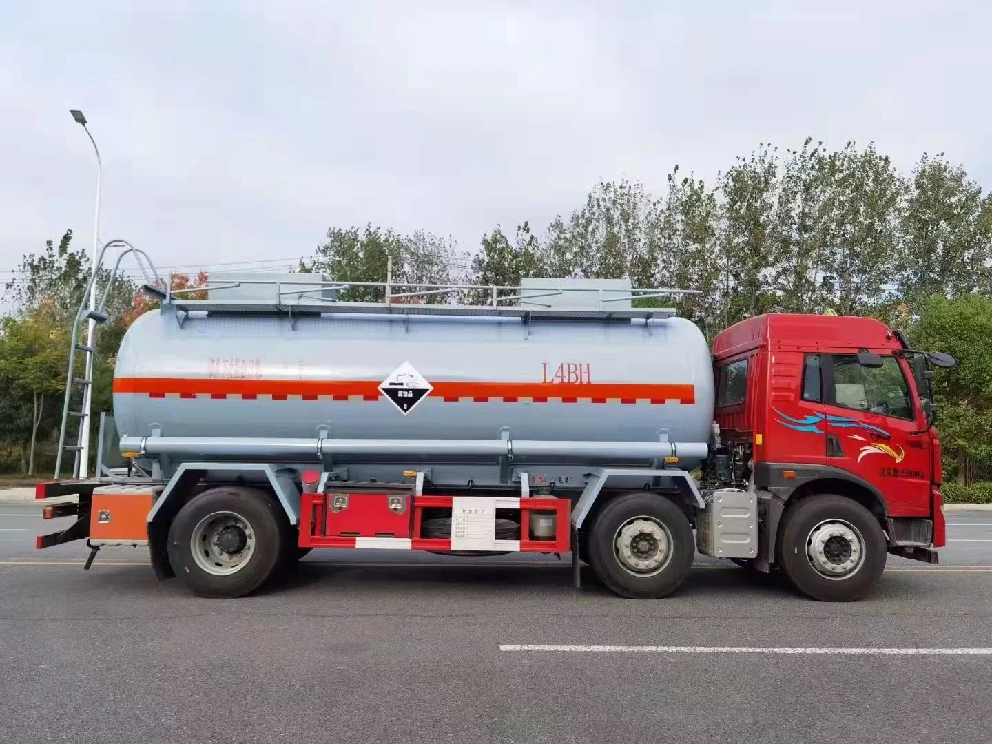 Doublure de plus en acier au carbone PE Tanker véhicule spécial