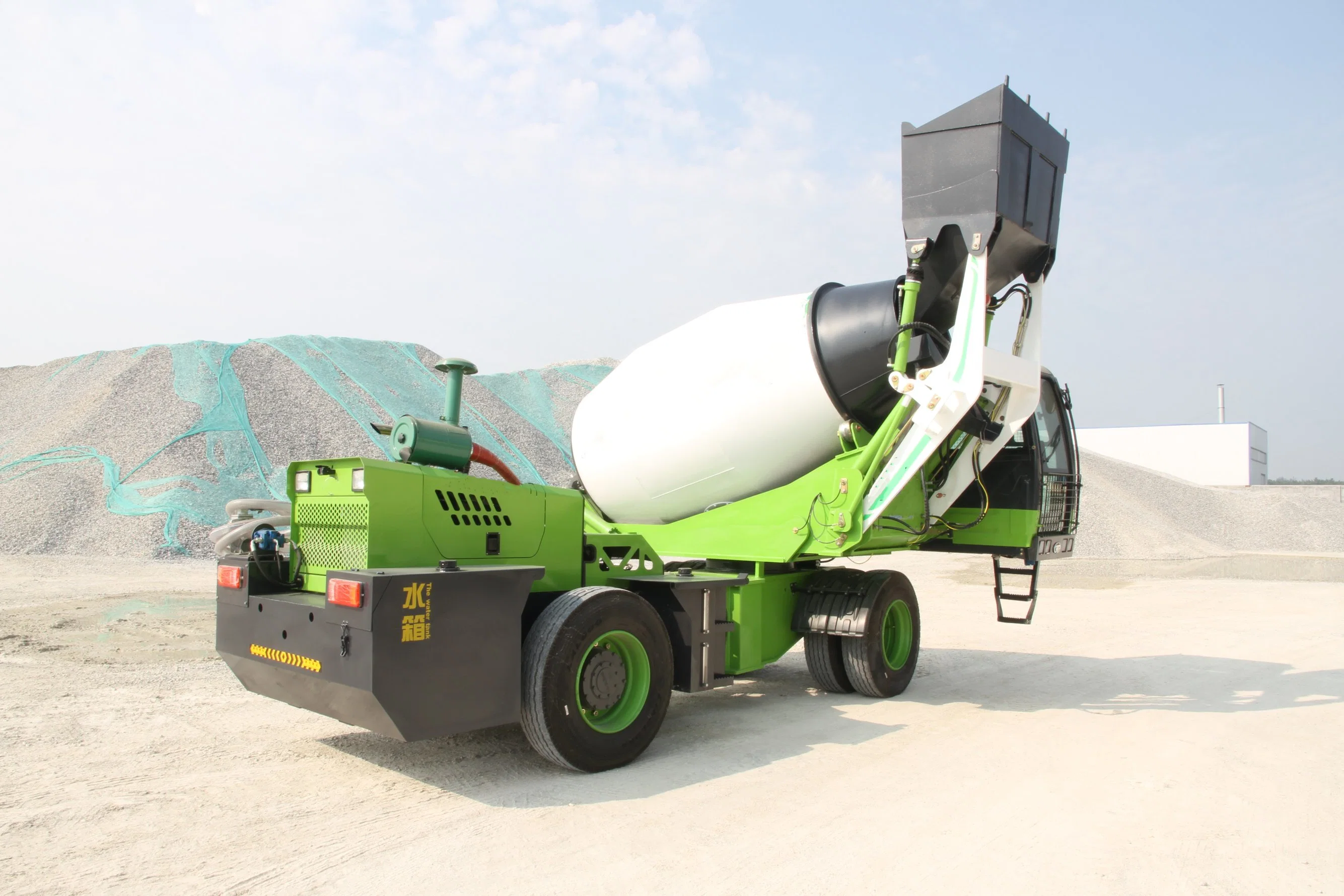 Automatic Feeding Cement Mixing Mobile Concrete Mixer Truck