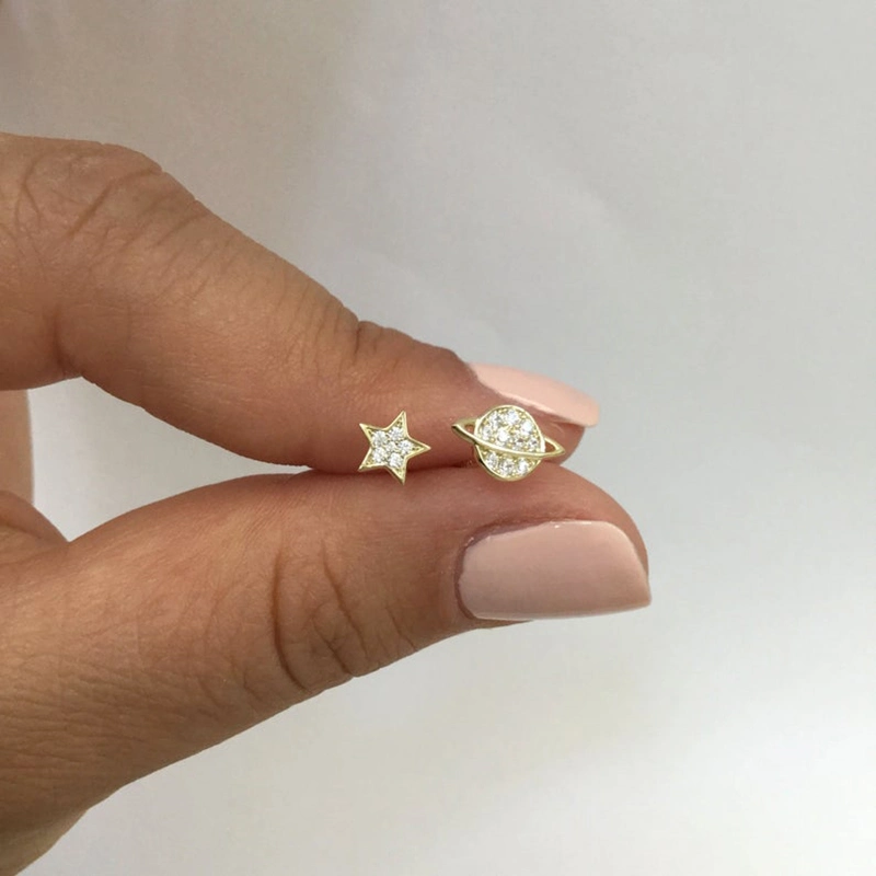 925 Sterling Silver Planet y la forma de estrella con CZ Stud Earrings chapado en oro para la Mujer