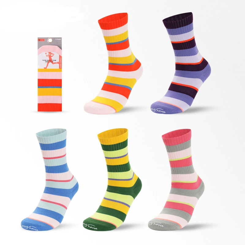 Commerce de gros moyen bas Knee-Length Jacquard classique Stripe chaussettes pour les femmes