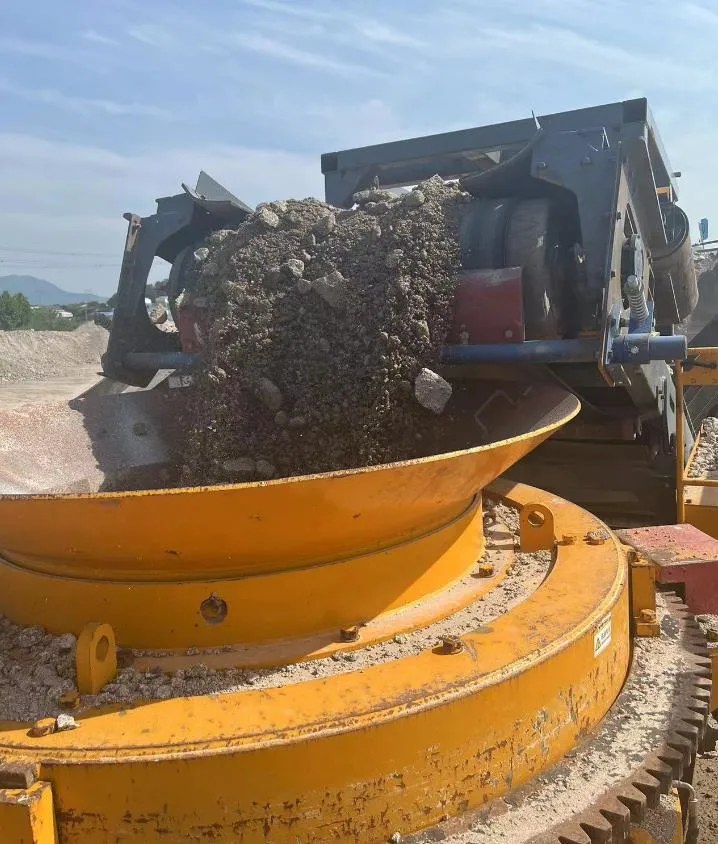 Crawler Cone Mobile Brech Station 300tph Kapazität Bergbau Steinbruch Granit Basalt Kalkstein Kies Crusher Pflanze Stein Crusher