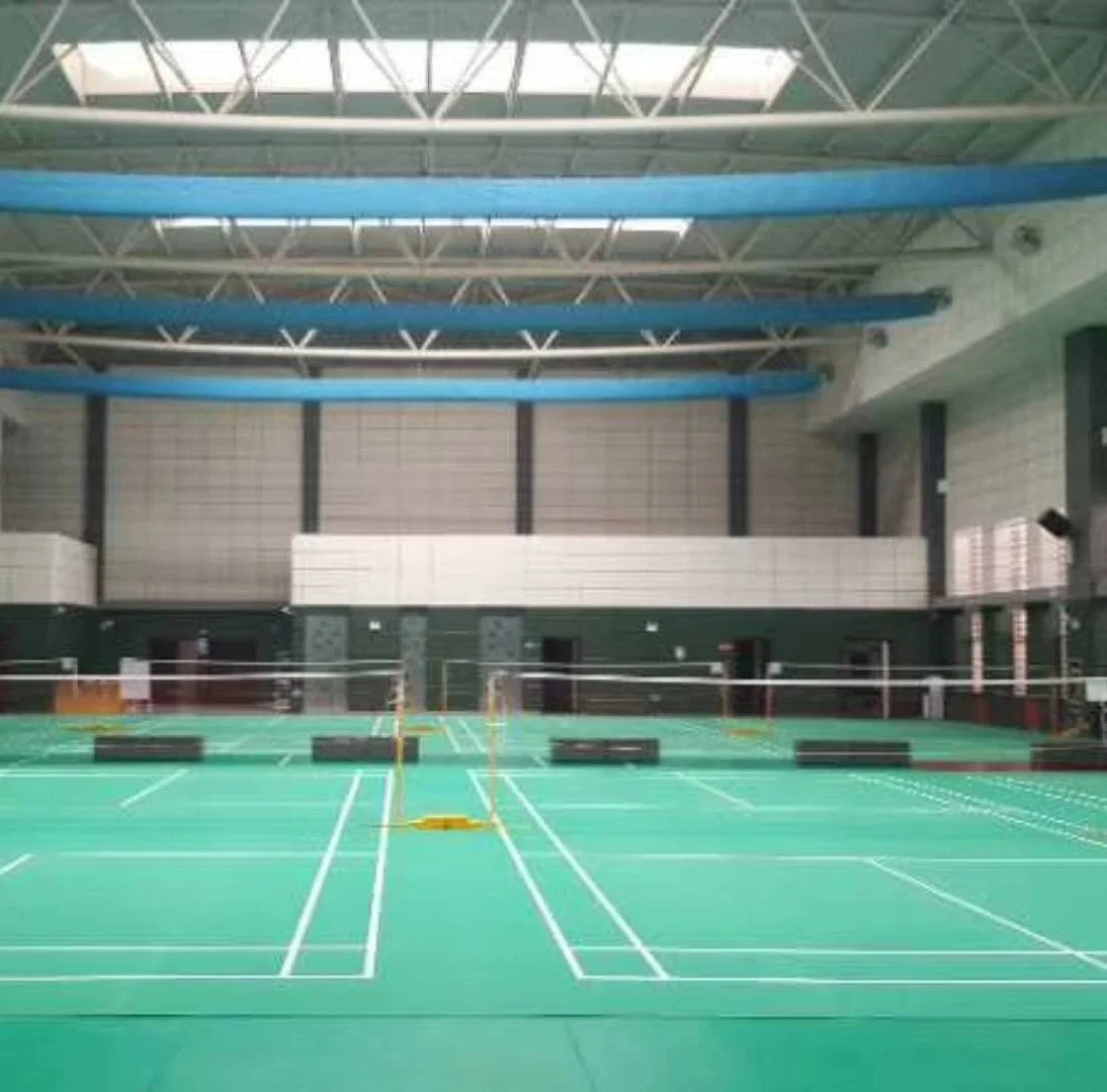 2021 Sport Bodenbeläge Fitnessraum Bodenfliesen Basketball Volleyball Tennis Kabaddi Pickleball PVC Sport Bodenbelag Turnhalle Bodenfliesen Badminton Court Mat