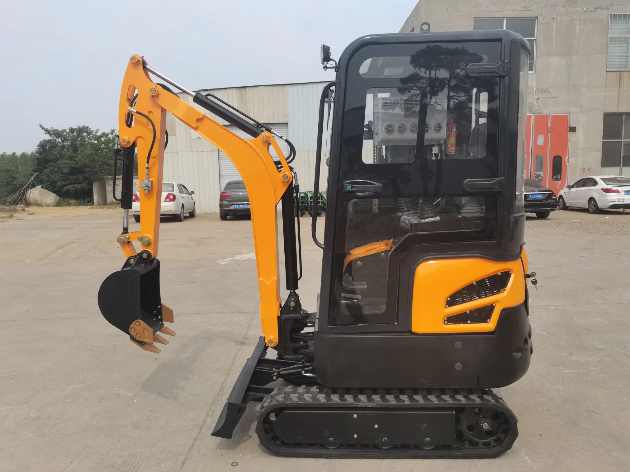 Zero Tail Swing Design Household Mini Digger Micro Crawler Excavator Parts Mini Pelle Backhoe Digging Machinery for Sale