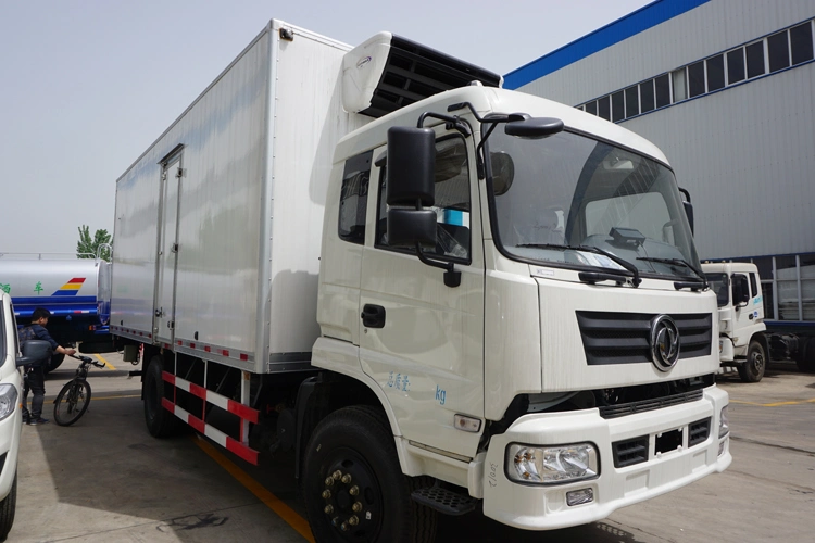 Dongfeng nevera de Alimentos fríos camión congelador con puerta hidráulica trasera