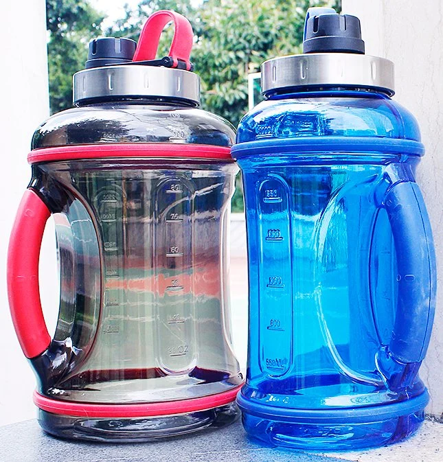 Die große Kapazität Sport Kunststoff Wasser Schlacht mit dem Griff Zum Tragen