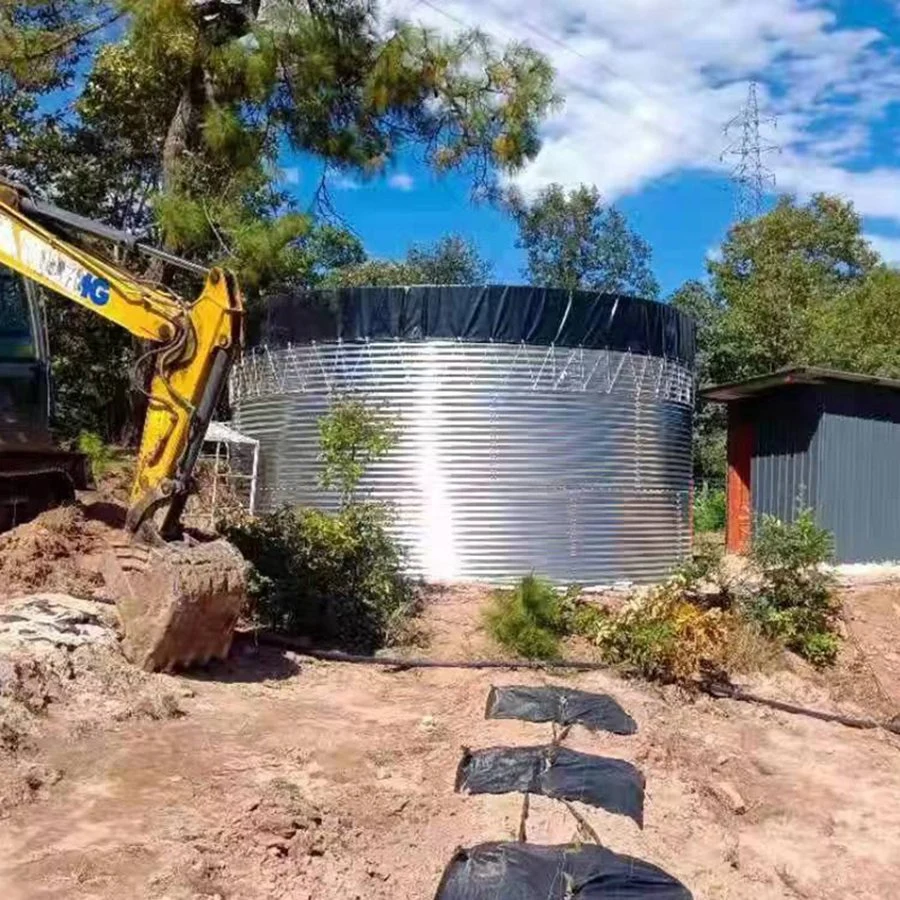 Réservoir de pisciculture avec doublure en PVC et HDPE pour l'élevage de poissons.