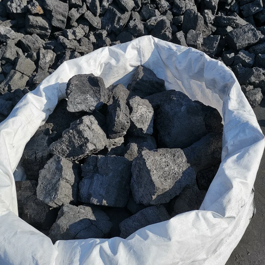 Manufacturers Supply Petroleum Coke with Low Sulfur and High Carbon Content