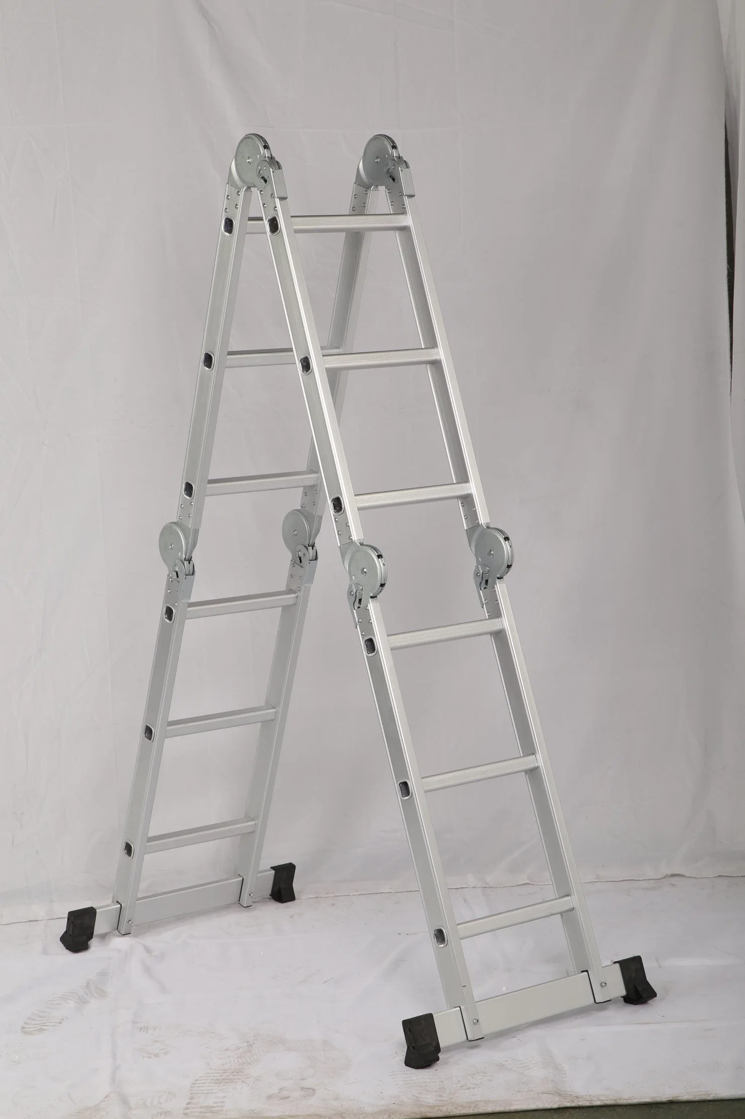 12 Steps Portable Multi-Purpose Ladder Made of Aluminum Material