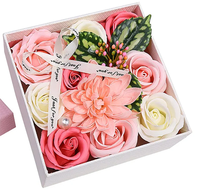 Caixa de presente em forma de coração com conjunto de flores de sabão em forma de rosa personalizado para o Dia dos Namorados e Dia das Mães.