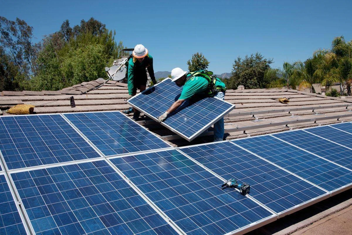 La Chine Meilleures ventes de 300 350 400 watts polycristallins Panneaux solaires panneau solaire haute cellule Efficiencysolar pour alimentation du système d'accueil