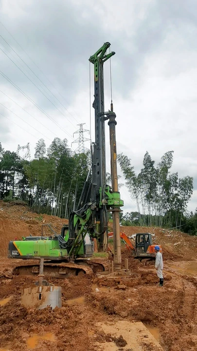 Taladro de perforación de tierra sinfín hidráulico de la velocidad de rotación de rpm de 7~26seguras y confiables