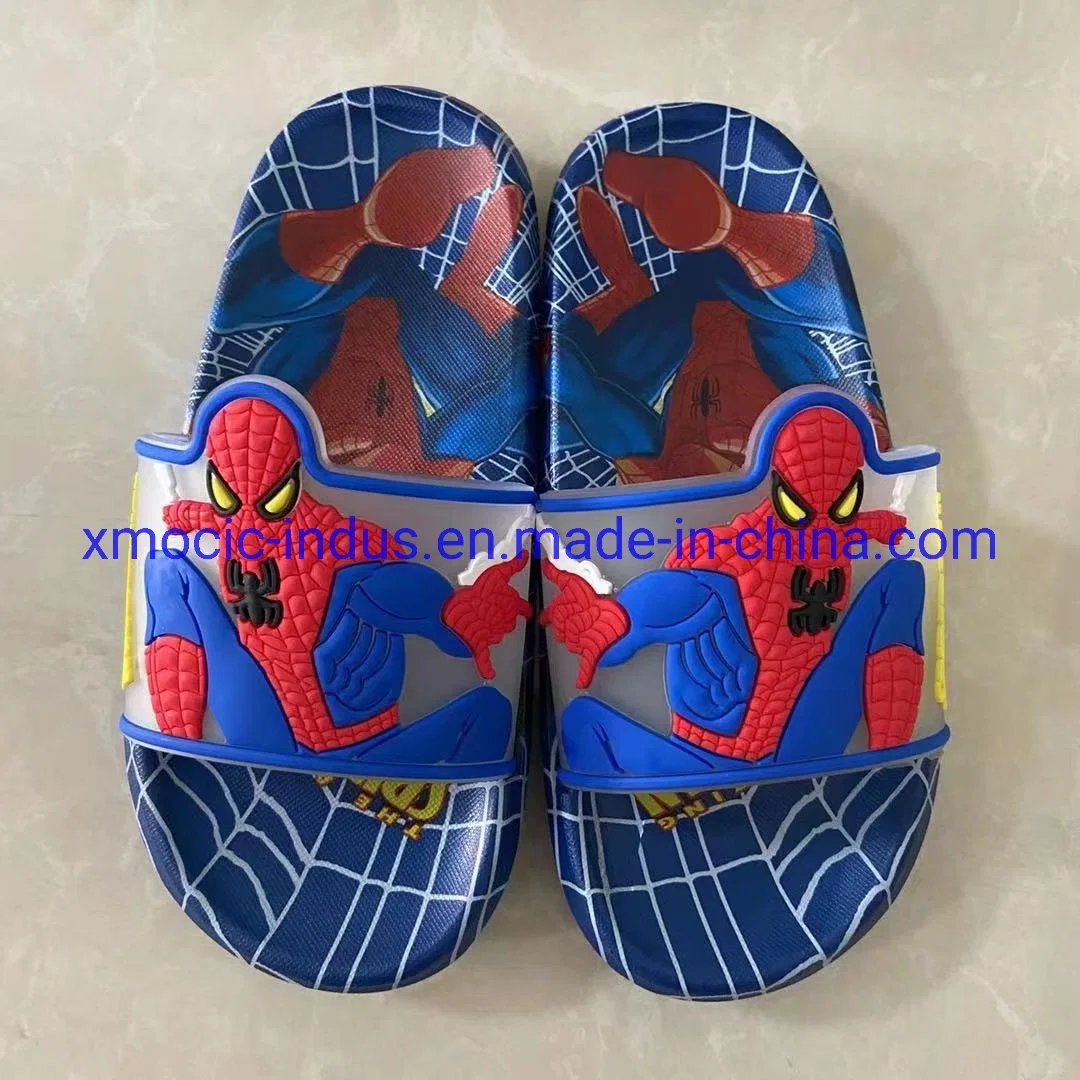 Новая модель Cartoon Design ПВХ верхние клинья Flip Flops Kid Детские сандалии для пляжных сандалий в ванной комнате для детей Детей