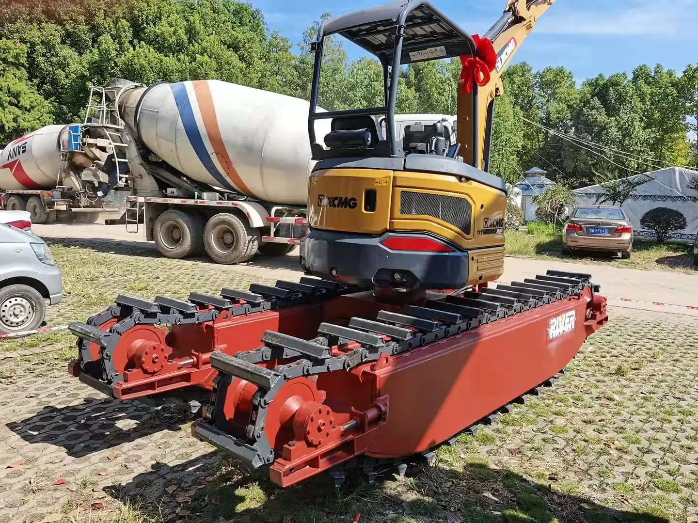 Mini Petit Landau Digger applicable pour creuser des trous et oeuvres d'aménagement paysager Mini-excavatrice amphibie pour creuser dans les Marais marais