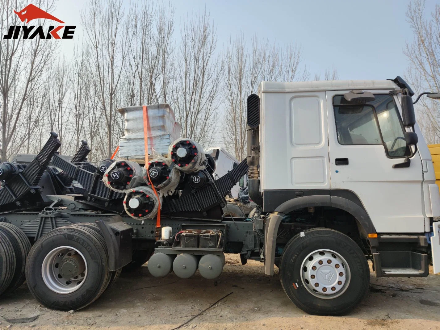 HOWO Hohan Used Sinotruck Tractor Truck Dump Tipper Cargo Shacman Flatbed Fuel Water Crane Bulk Cement Garbage Special Head Truck Prime Mover