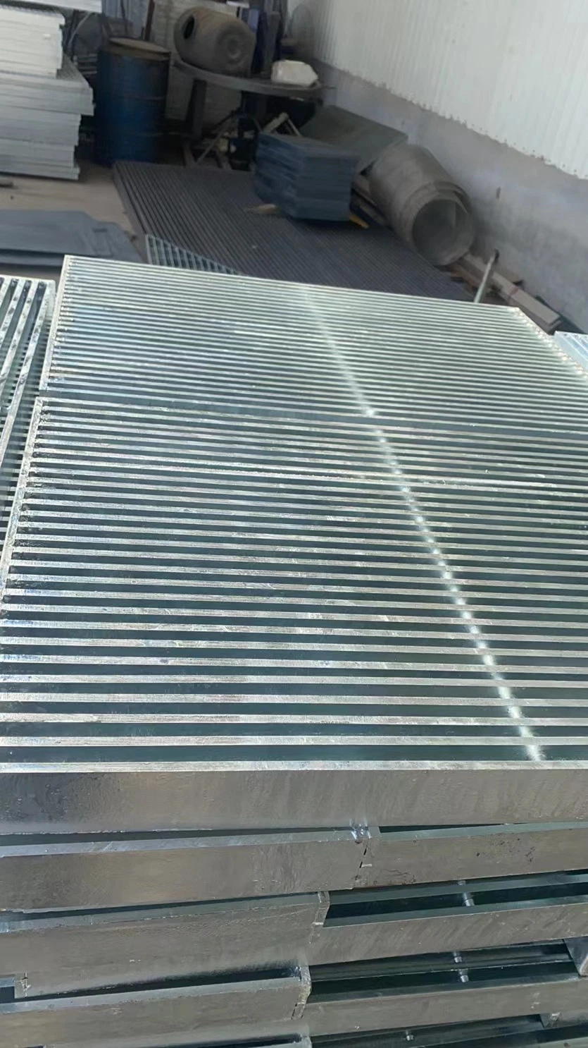 Welded Steel Grating Rain Water Drainage Flooring Mesh Manufacturer Galvanized Serrated Plate Drainage Grate